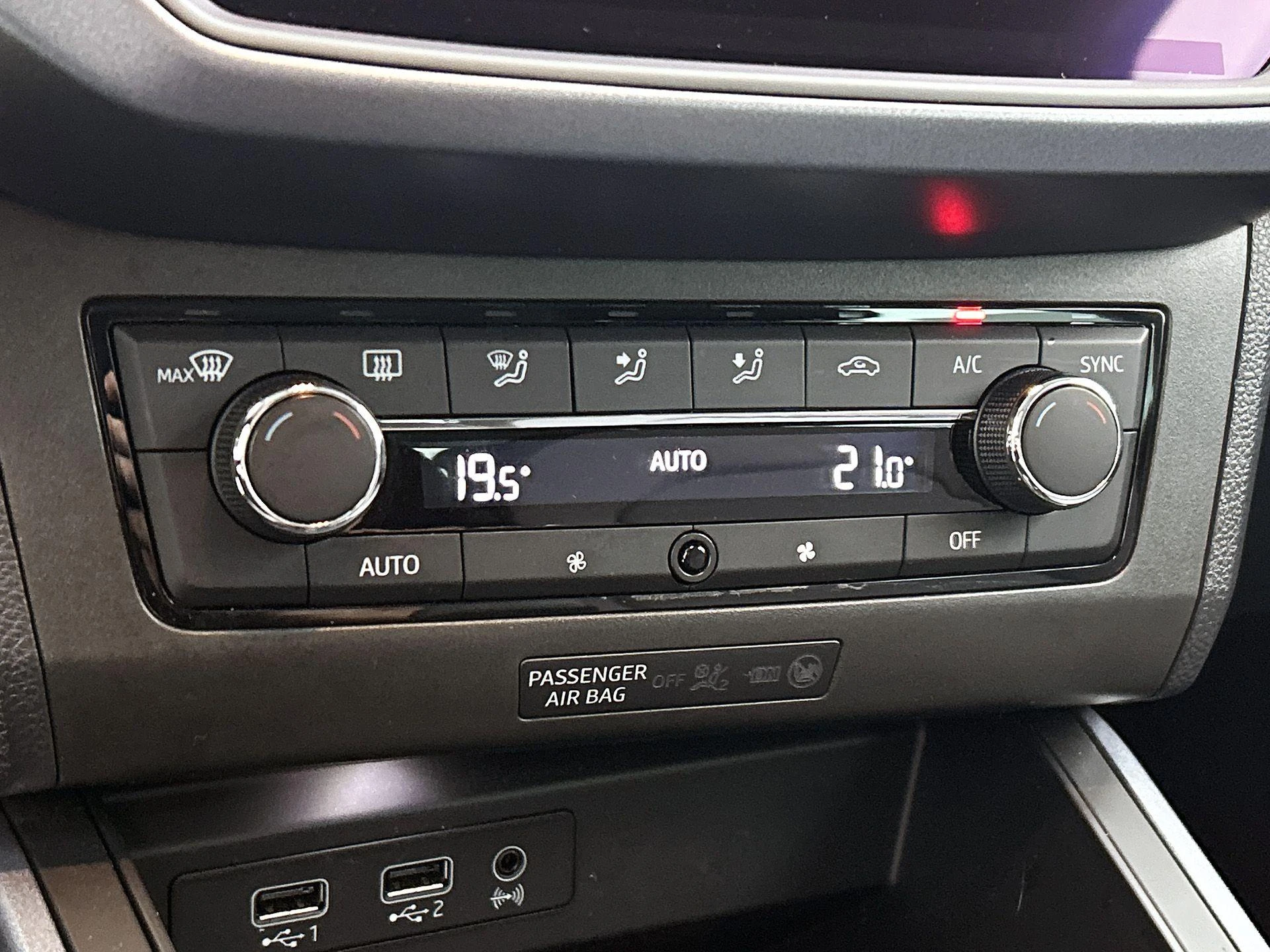 SEAT-Arona-image-23
