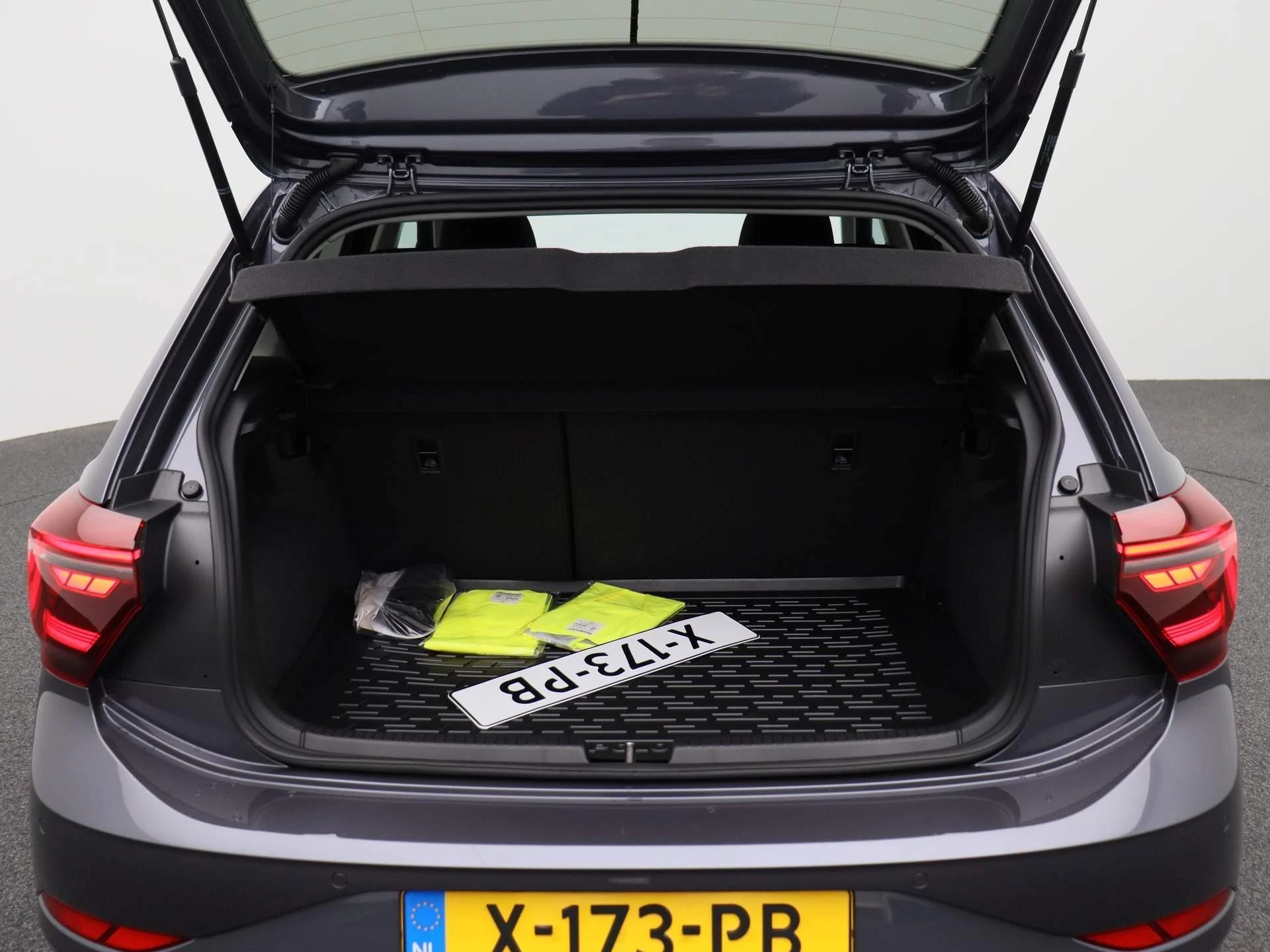 Volkswagen-Polo-image-13