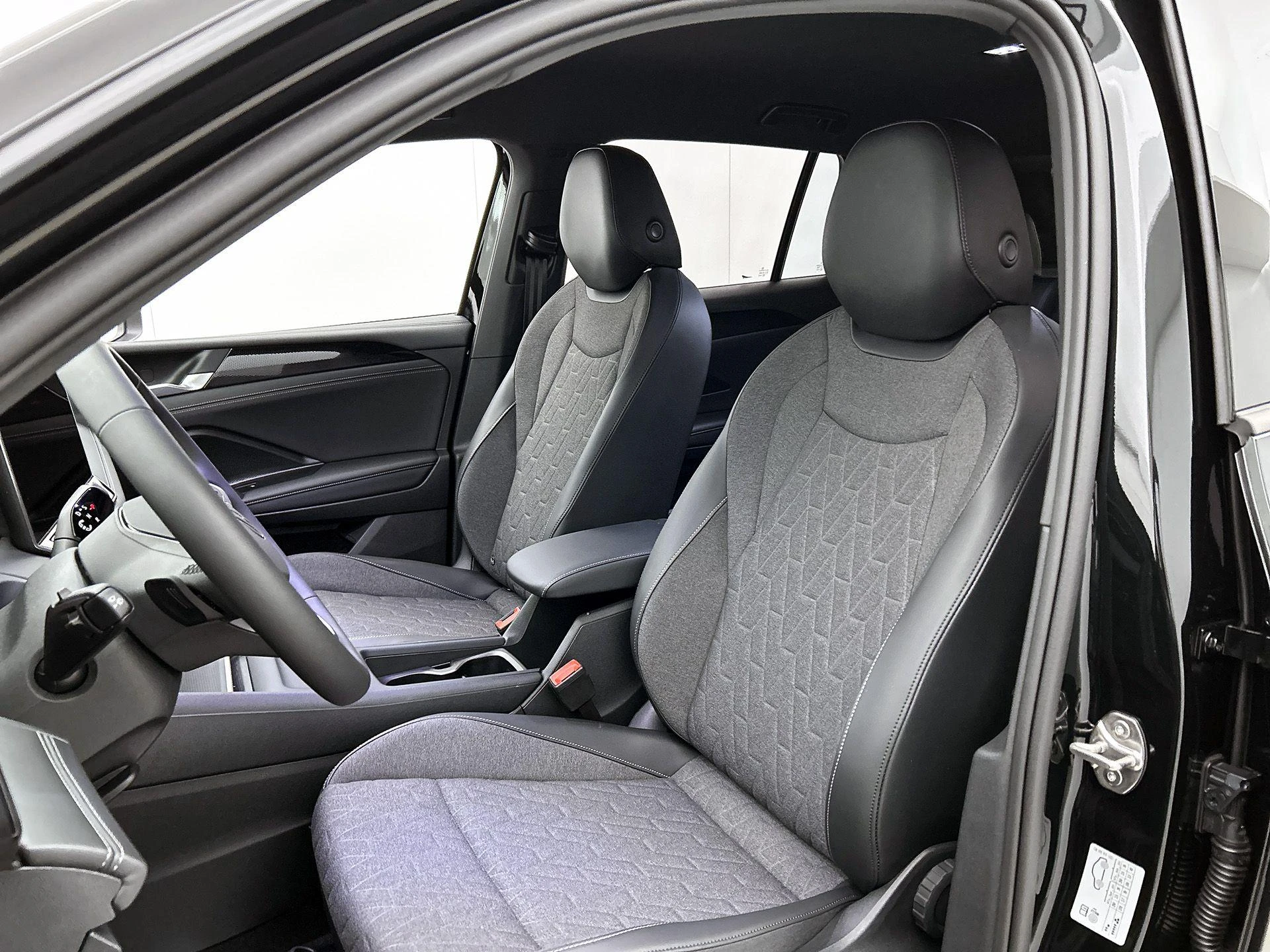 Volkswagen-Tiguan-image-40