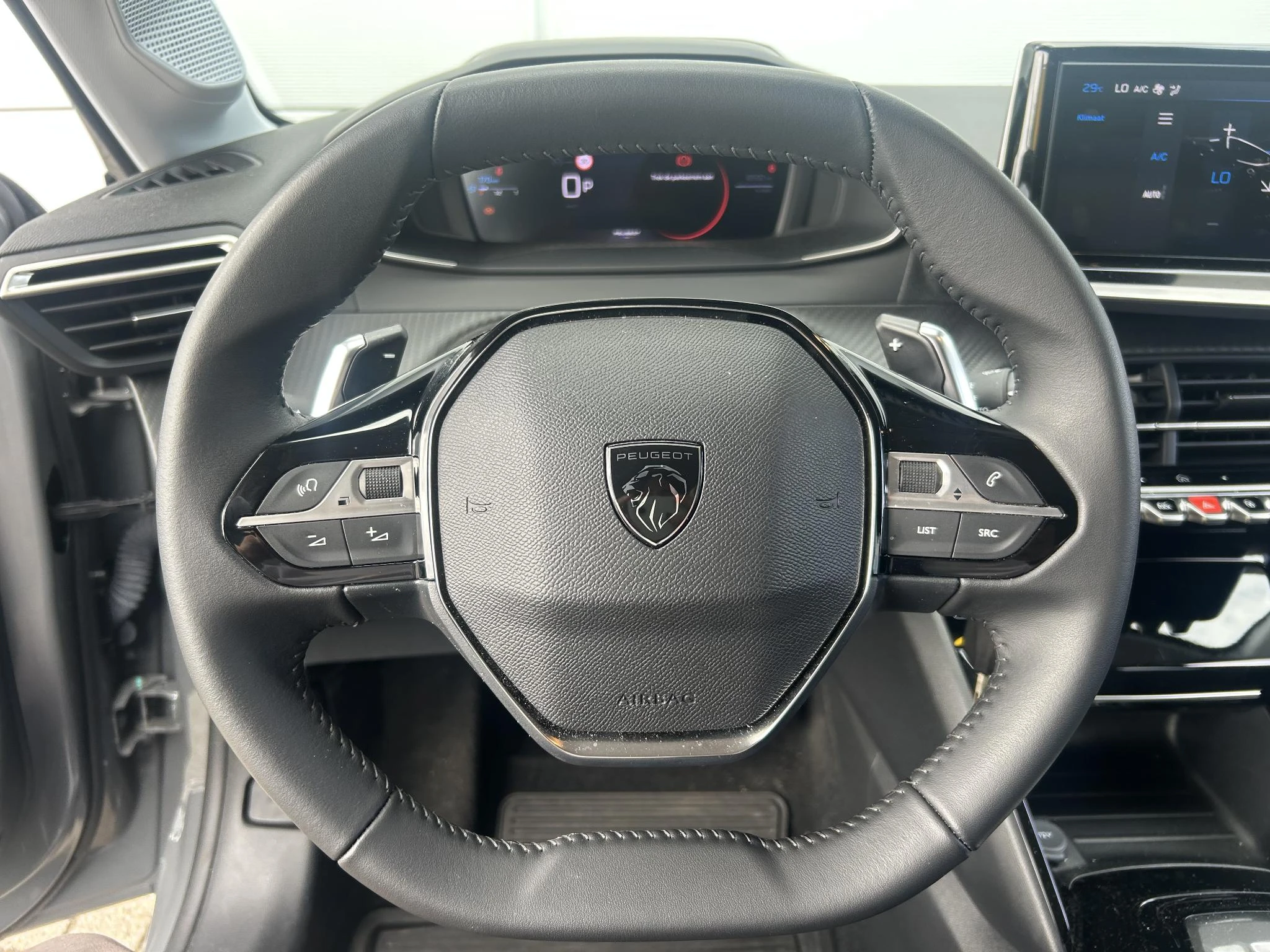 Peugeot-208-image-10