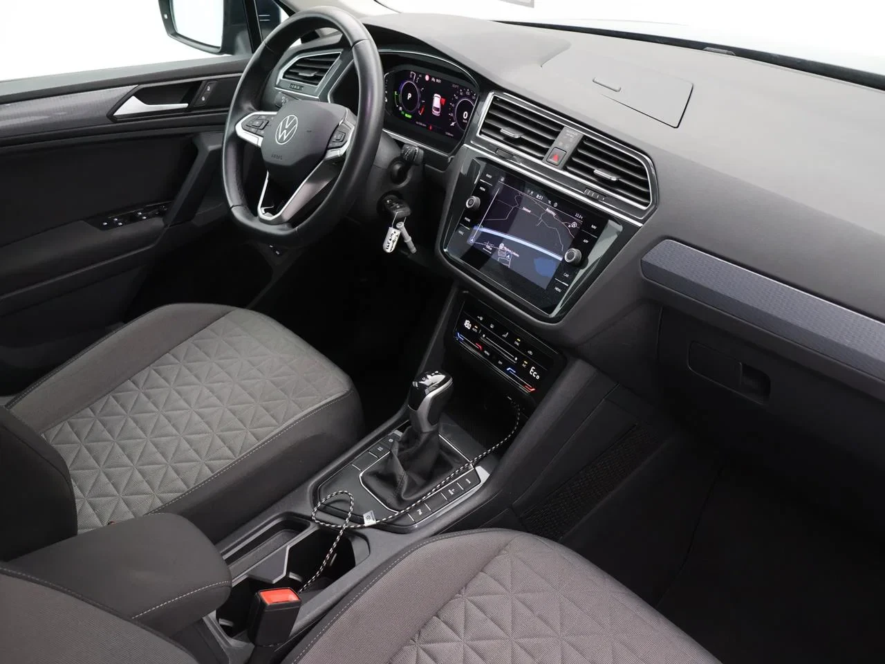Volkswagen-Tiguan-image-2