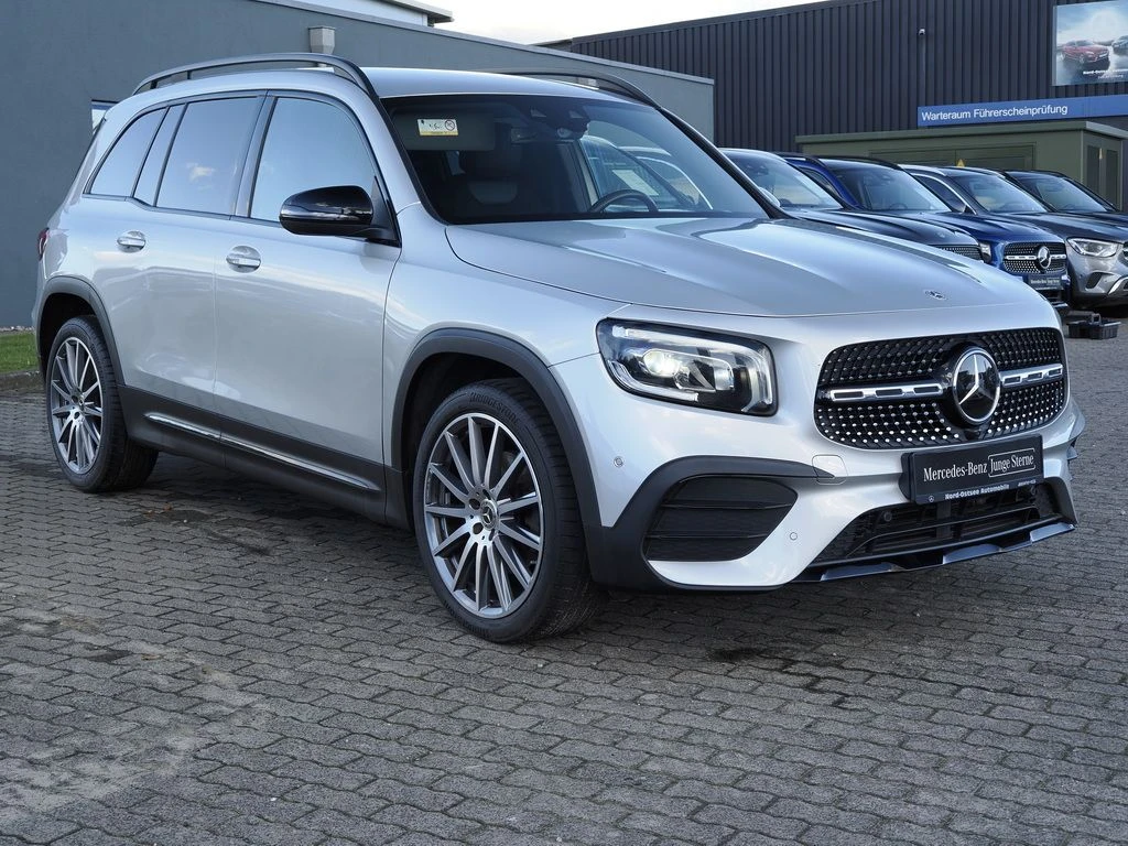 Mercedes-Benz-GLB 220 d-image-4