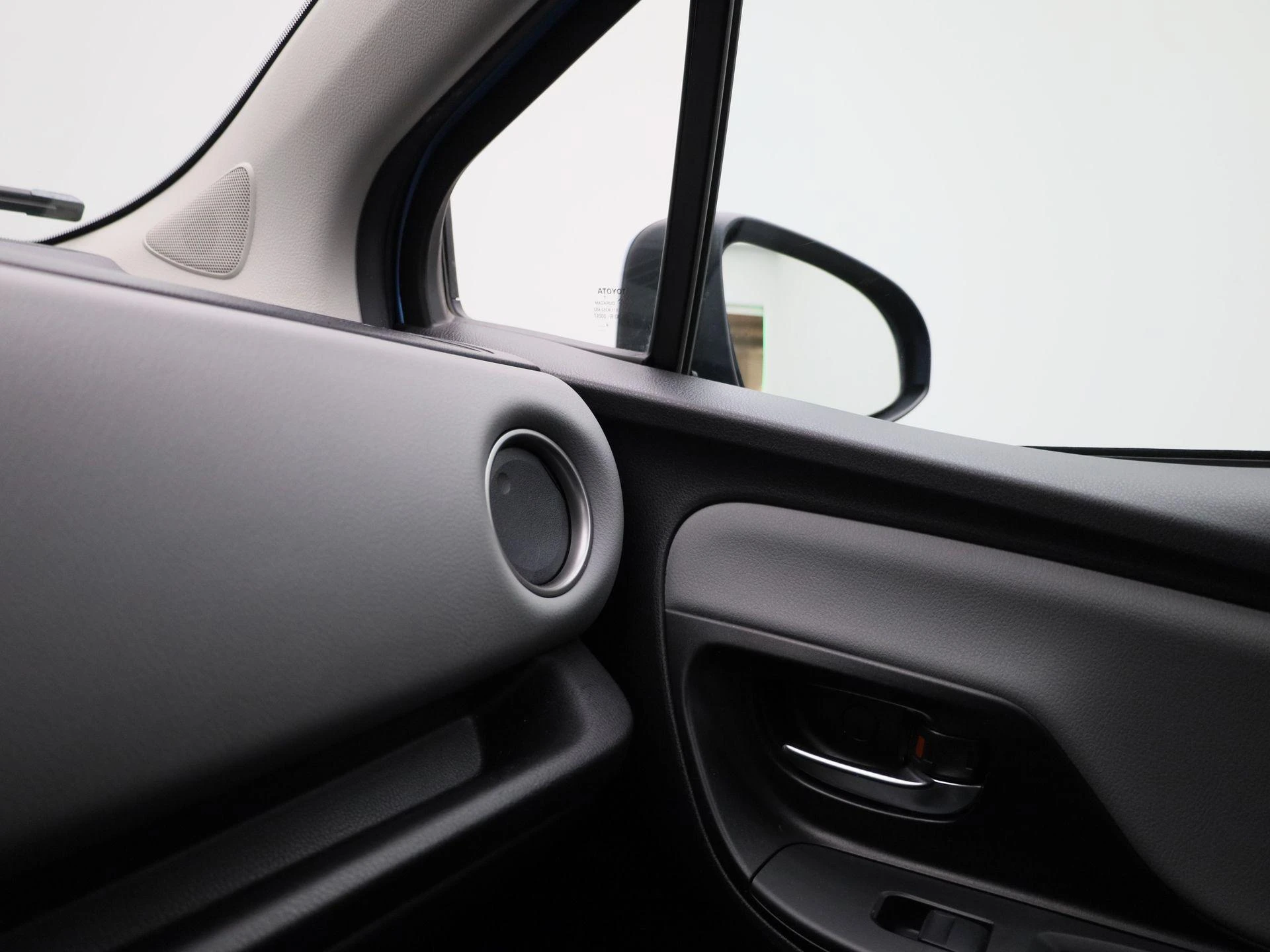 Toyota-Yaris-image-24