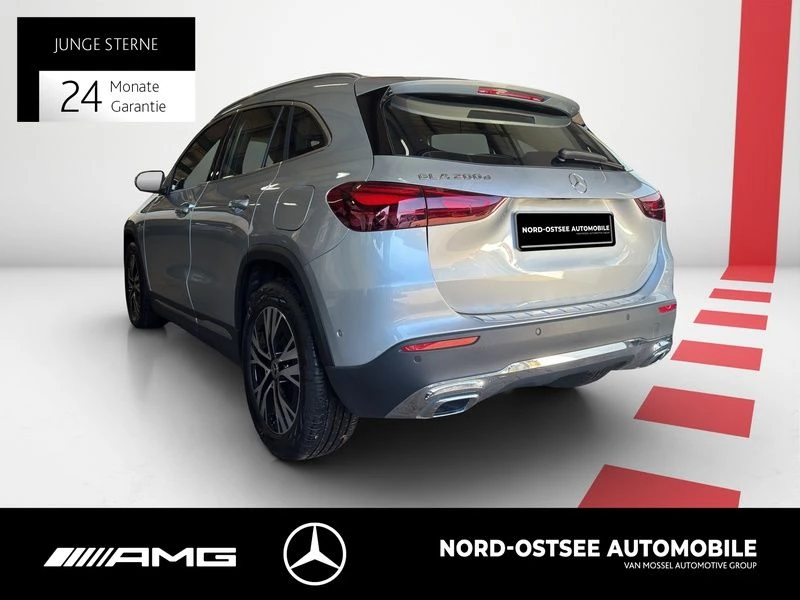 Mercedes-Benz-GLA-image-2