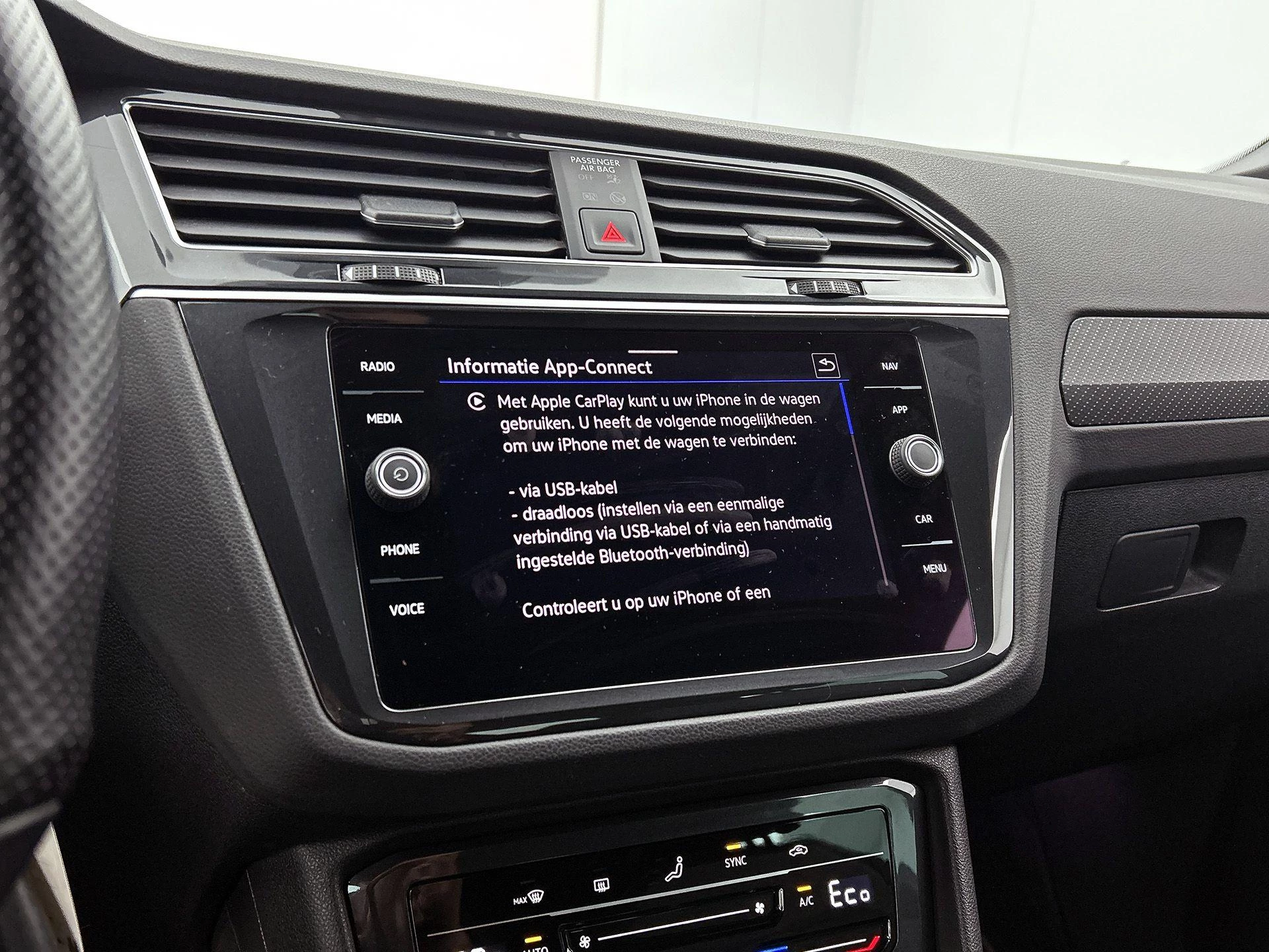 Volkswagen-Tiguan-image-13