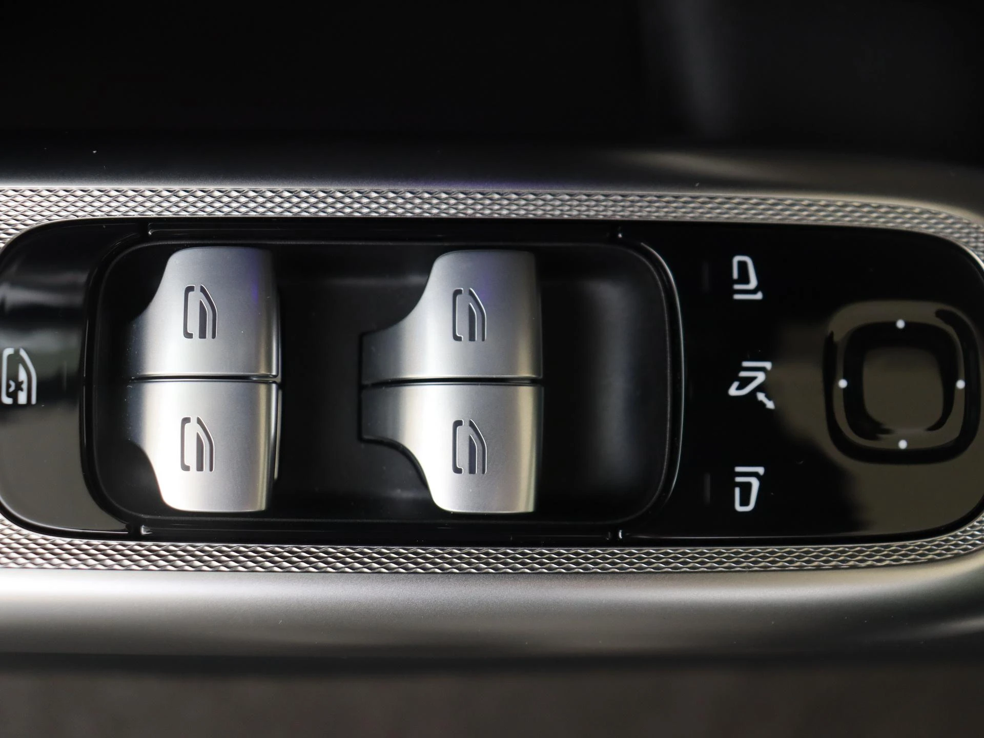 Mercedes-Benz-E-Klasse-image-25