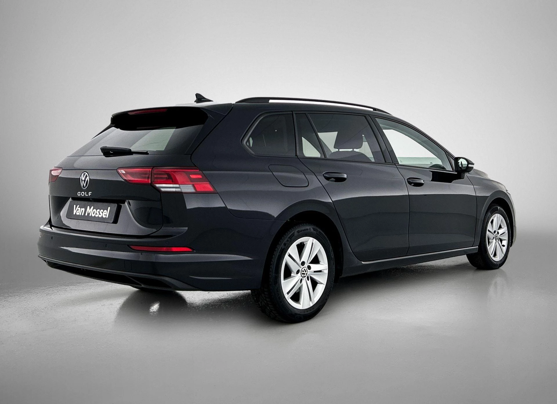 Volkswagen-Golf-image-3