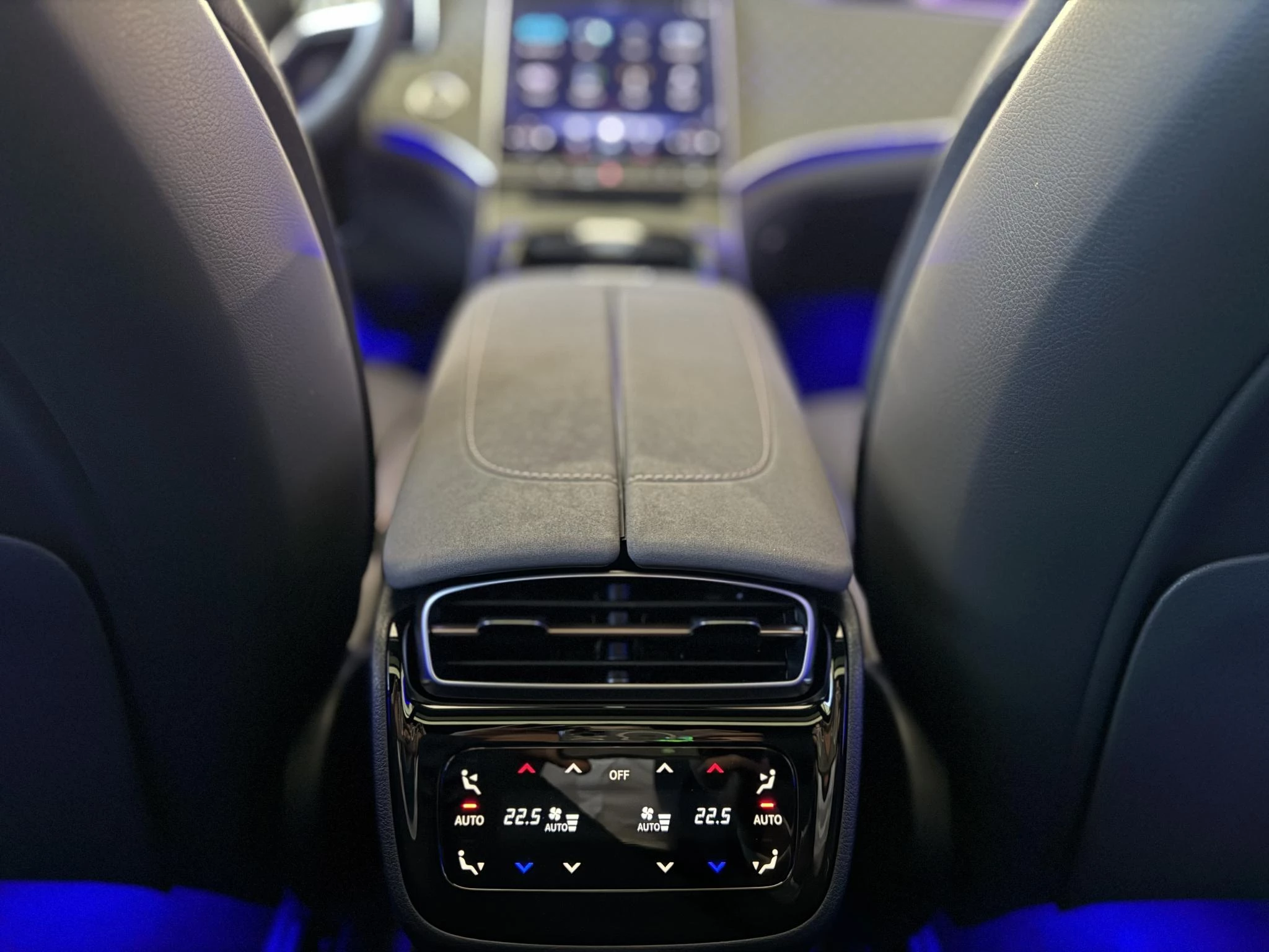 Mercedes-Benz-EQS-image-12