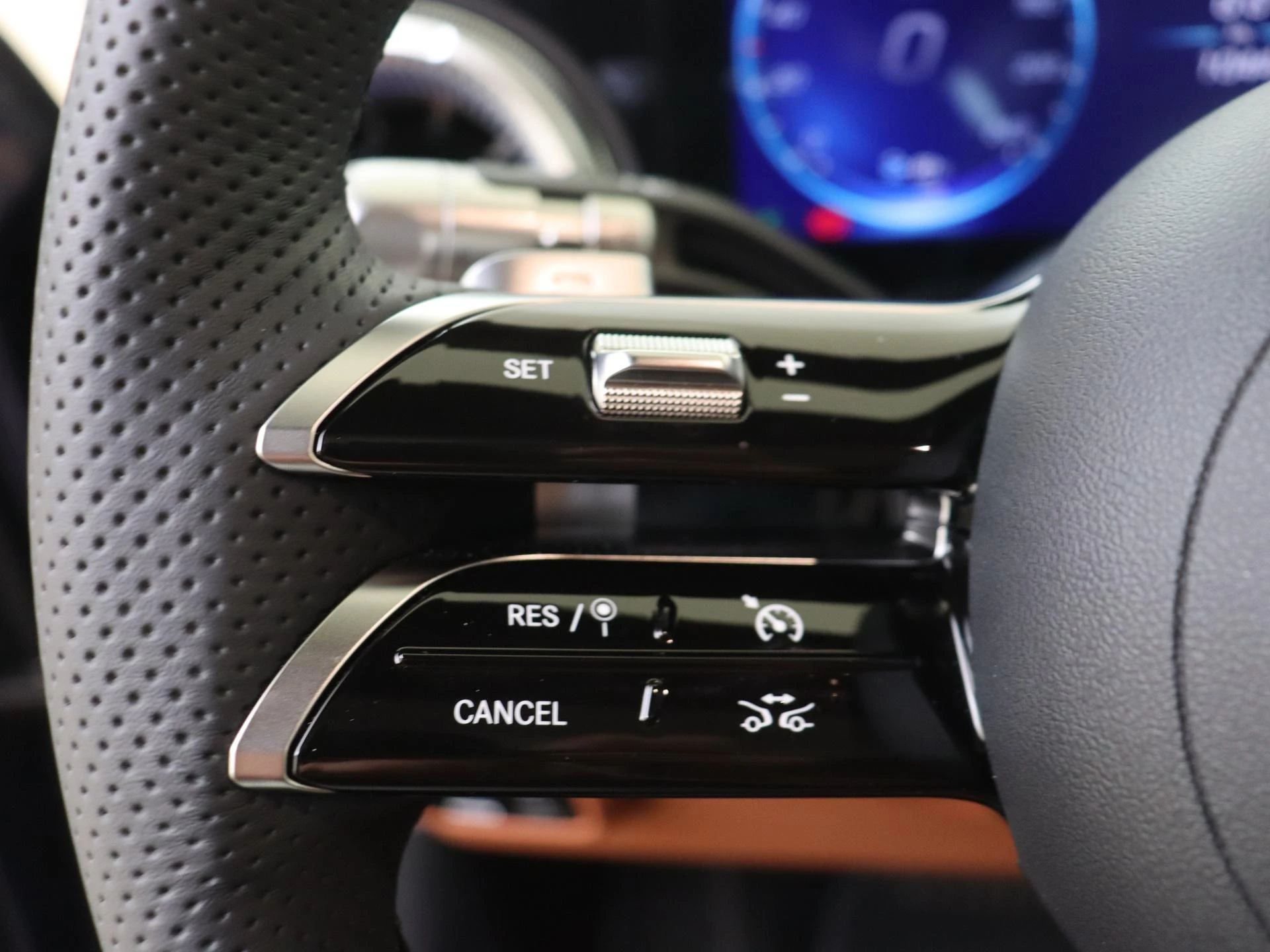 Mercedes-Benz-GLC-image-11