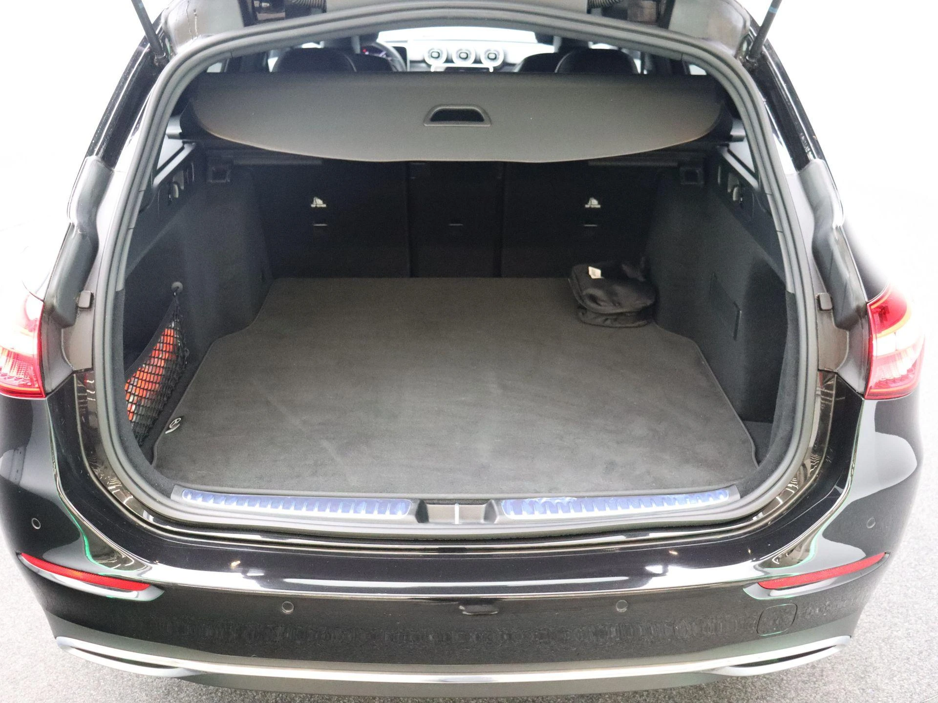 Mercedes-Benz-C-Klasse-image-25