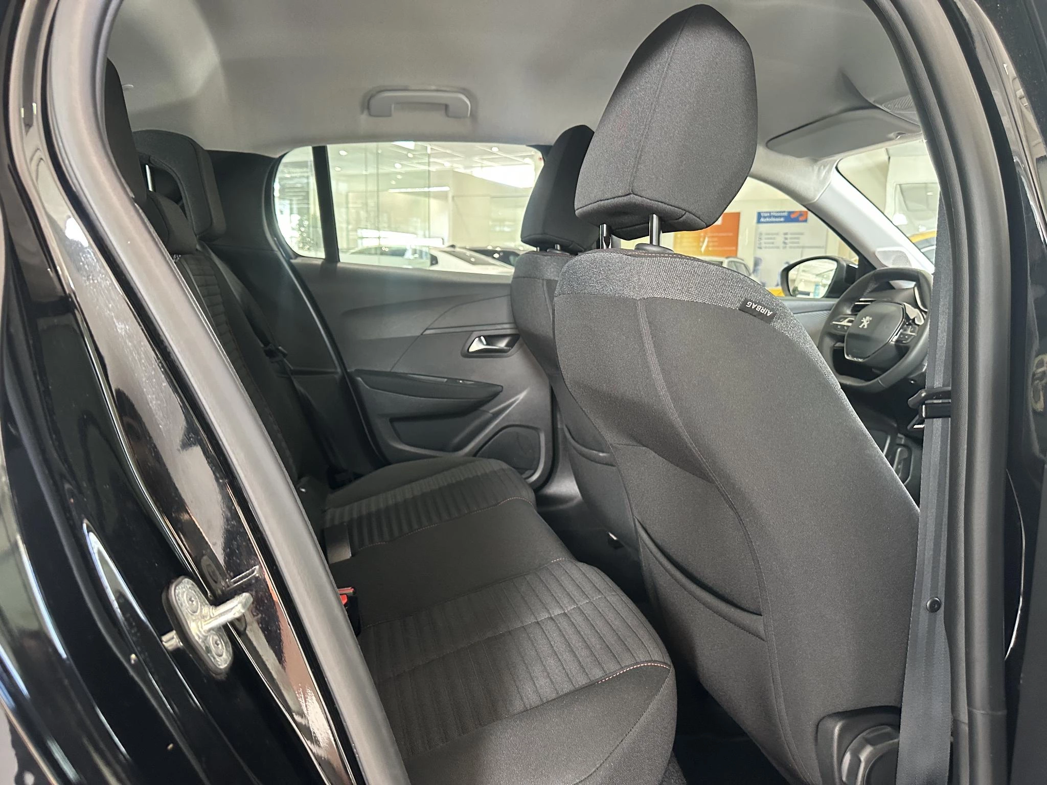 Peugeot-208-image-10