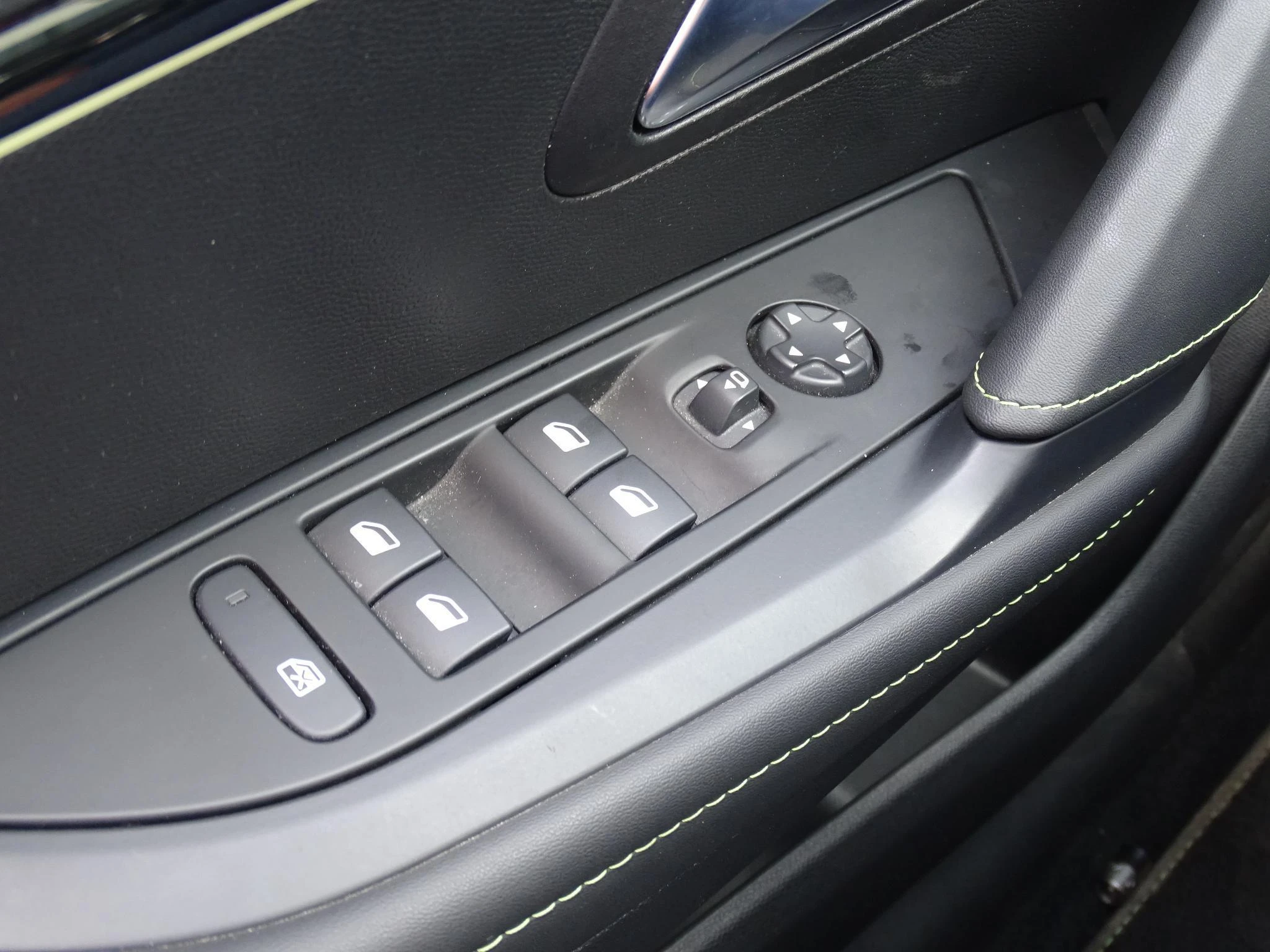 Peugeot-208-image-16