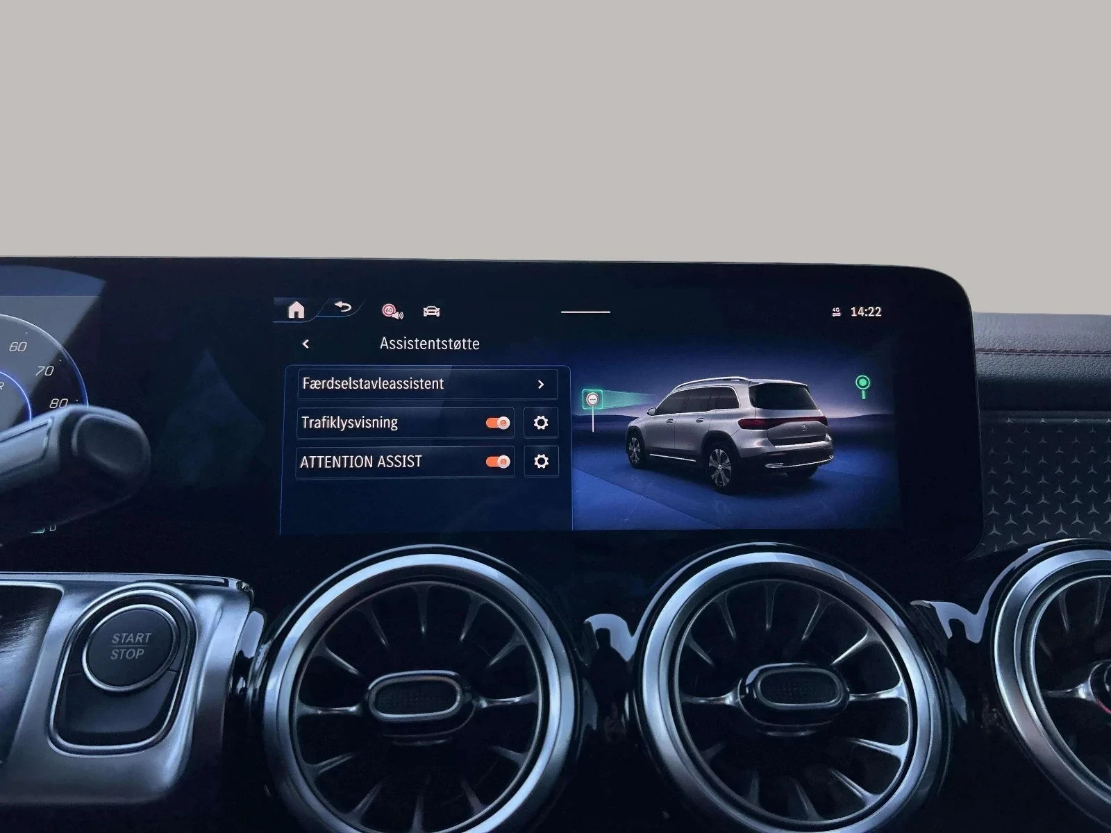 Mercedes-Benz-EQB-image-21