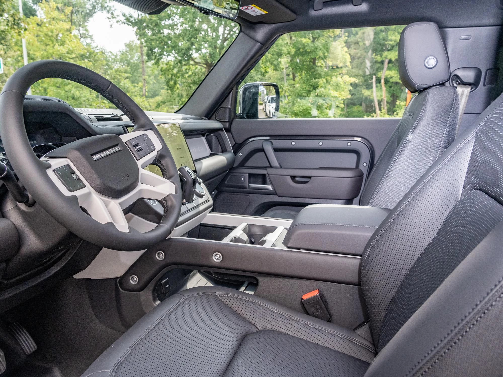 Land Rover Defender 90 D200 S AWD Auto. 26MY
