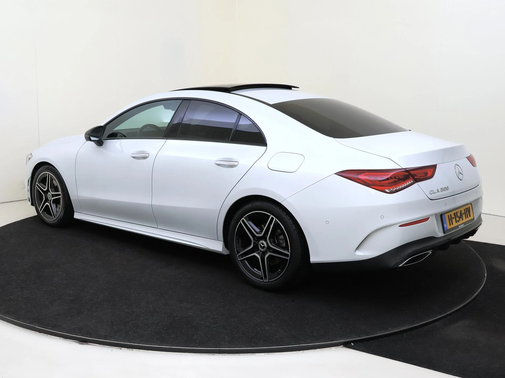 Mercedes-Benz-CLA-image-2