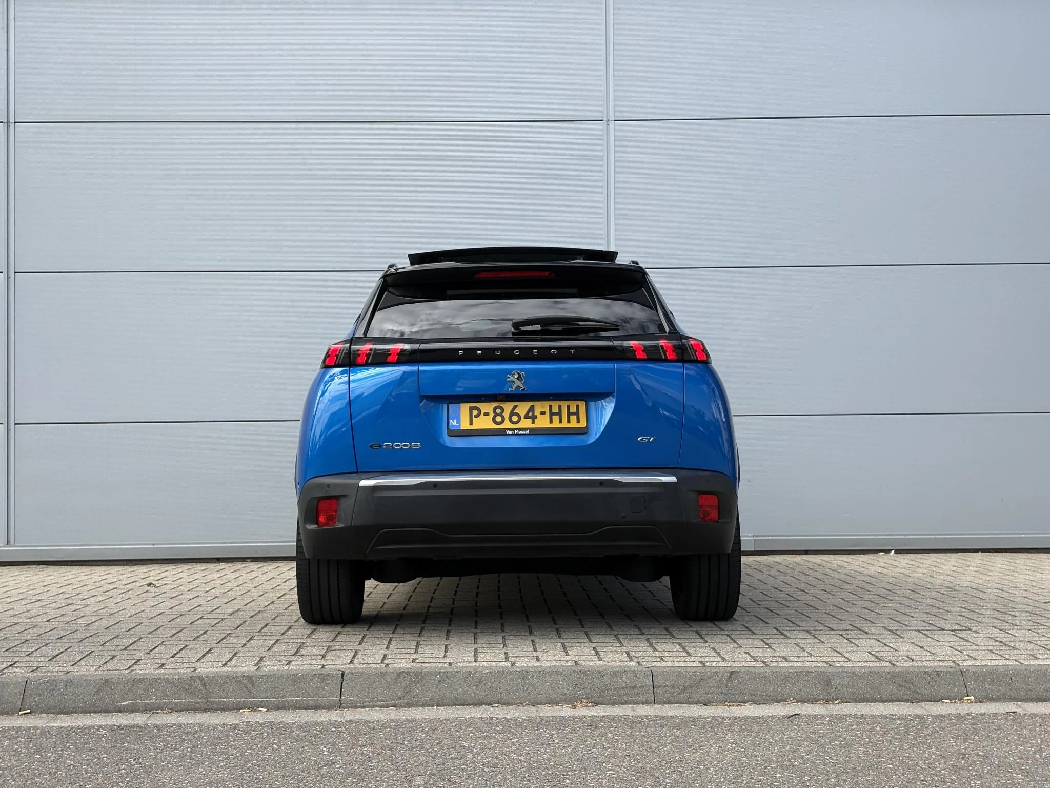 Peugeot-e-2008-image-4