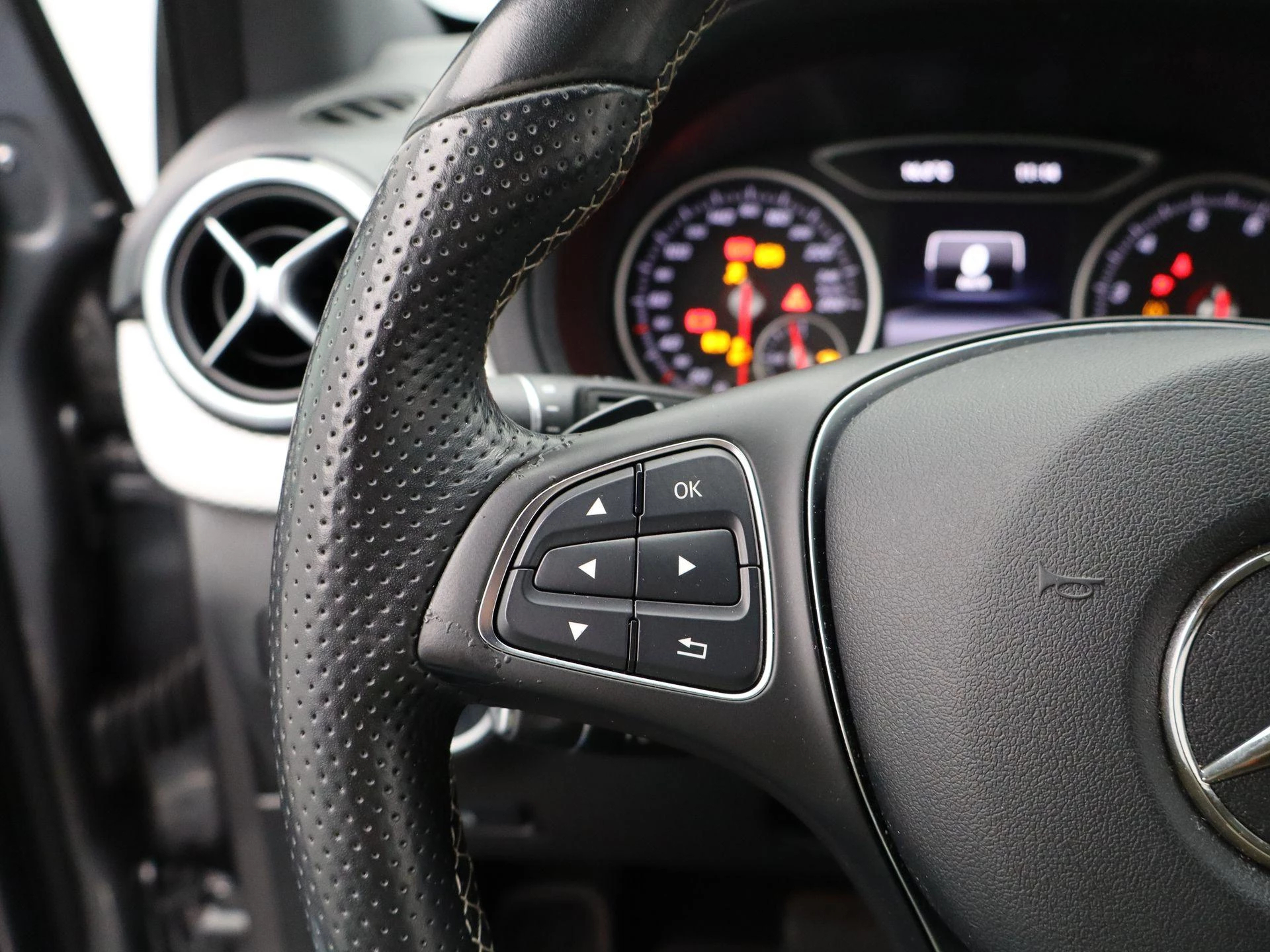 Mercedes-Benz-B-Klasse-image-18