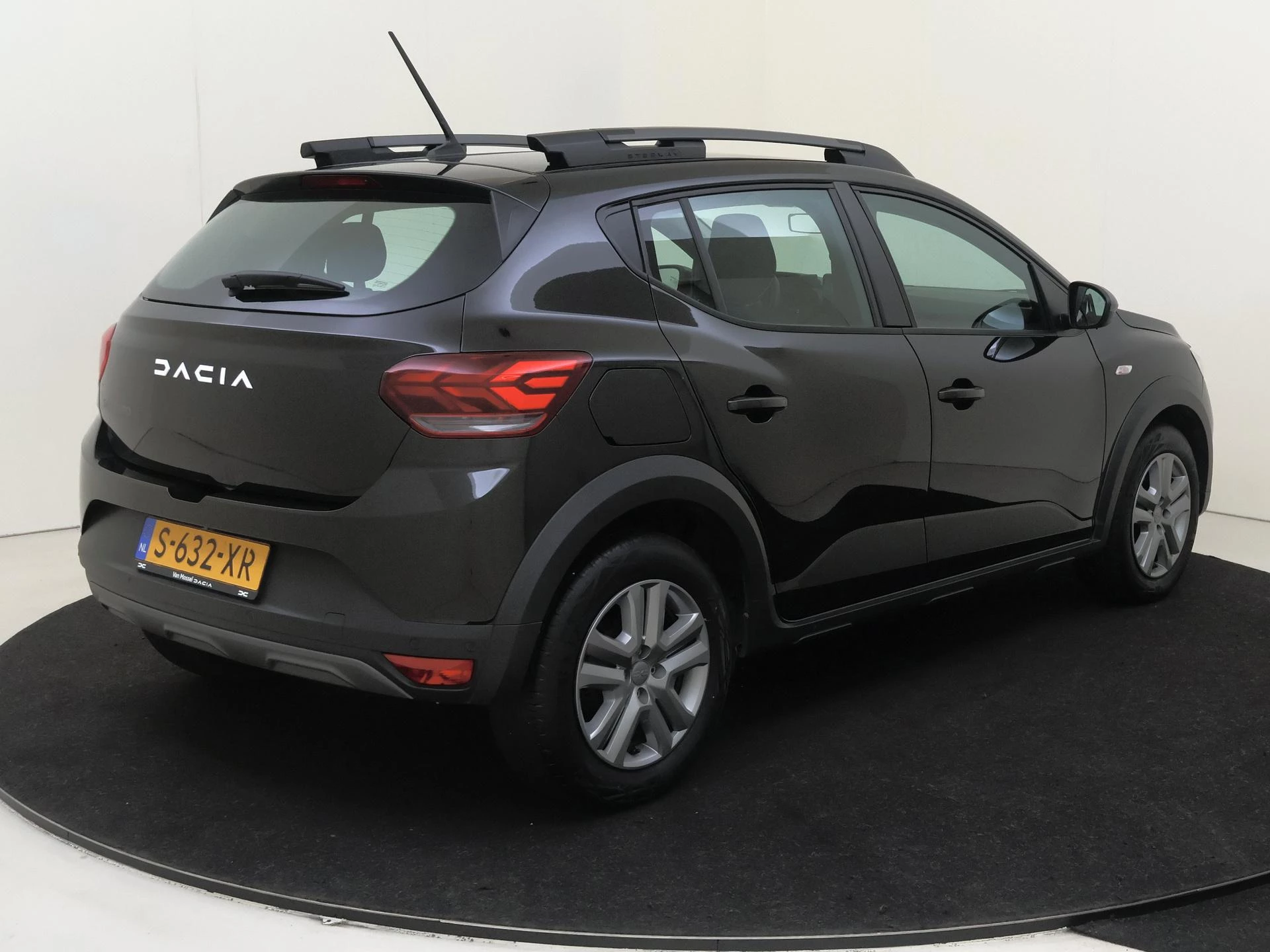 Dacia-Sandero Stepway-image-3