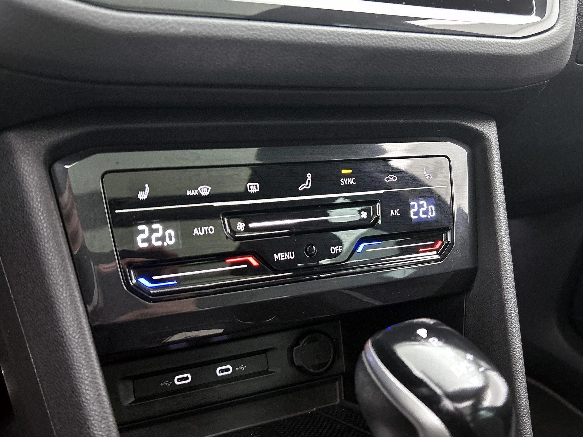 Volkswagen-Tiguan-image-16