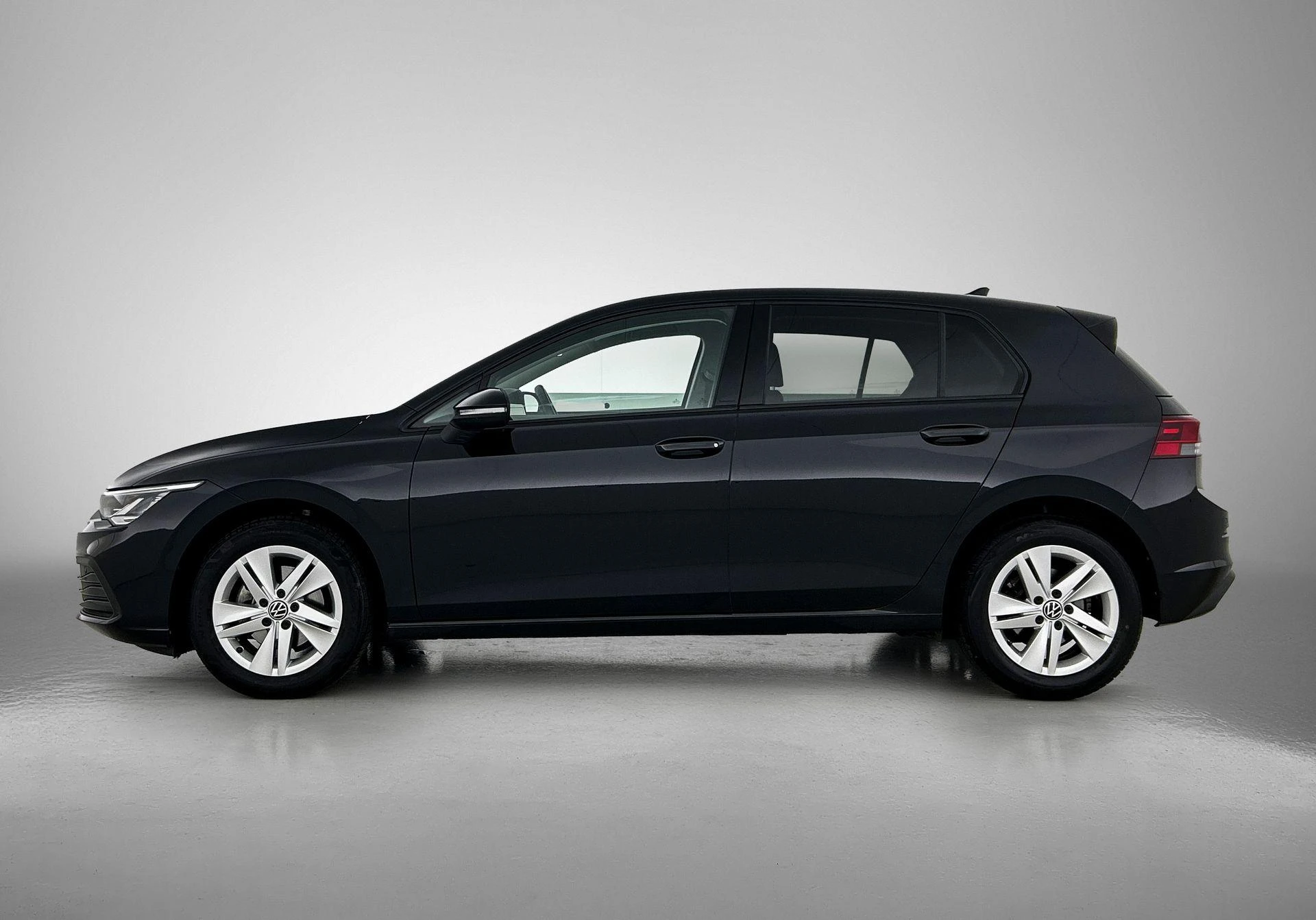 Volkswagen-Golf-image-1