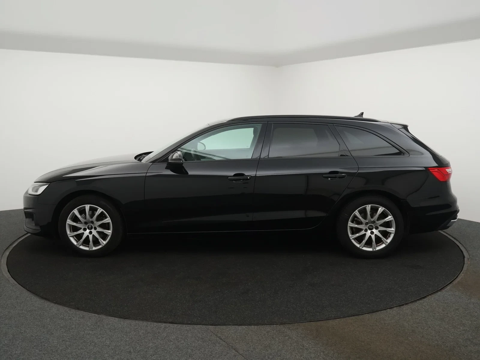 Audi A4 Avant 35TFSI Business Edition *AUTOMAAT*PDC*NAVI*CRUISE*ZETELVERWARMING*BLTH*...*