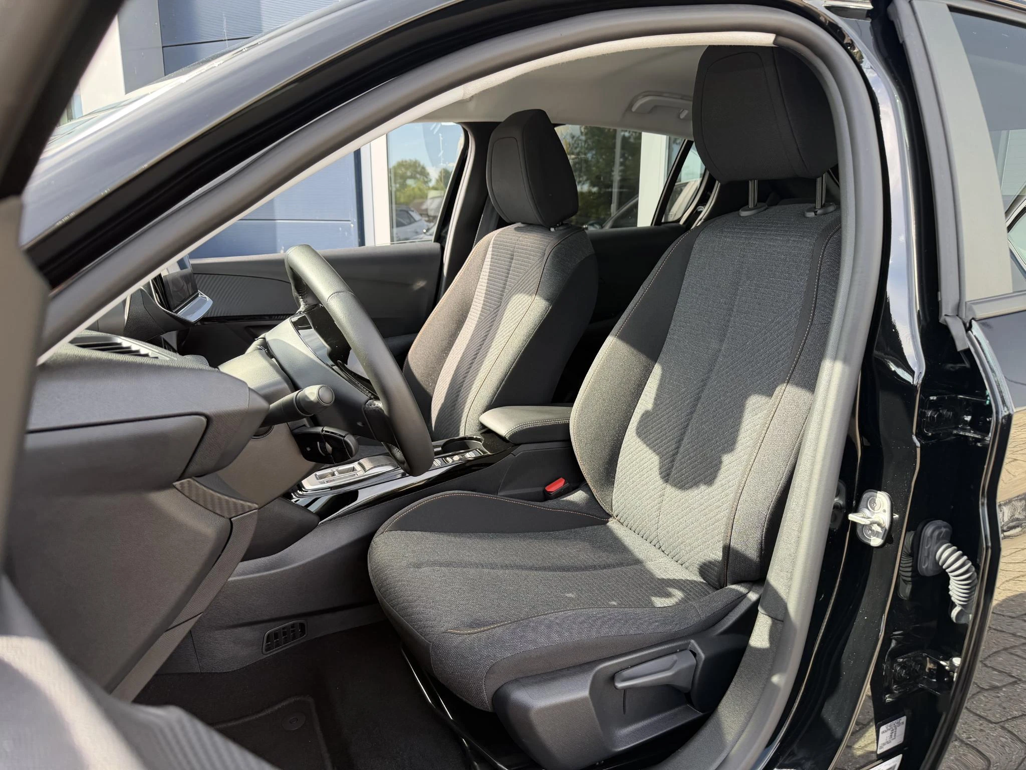 Peugeot-208-image-1