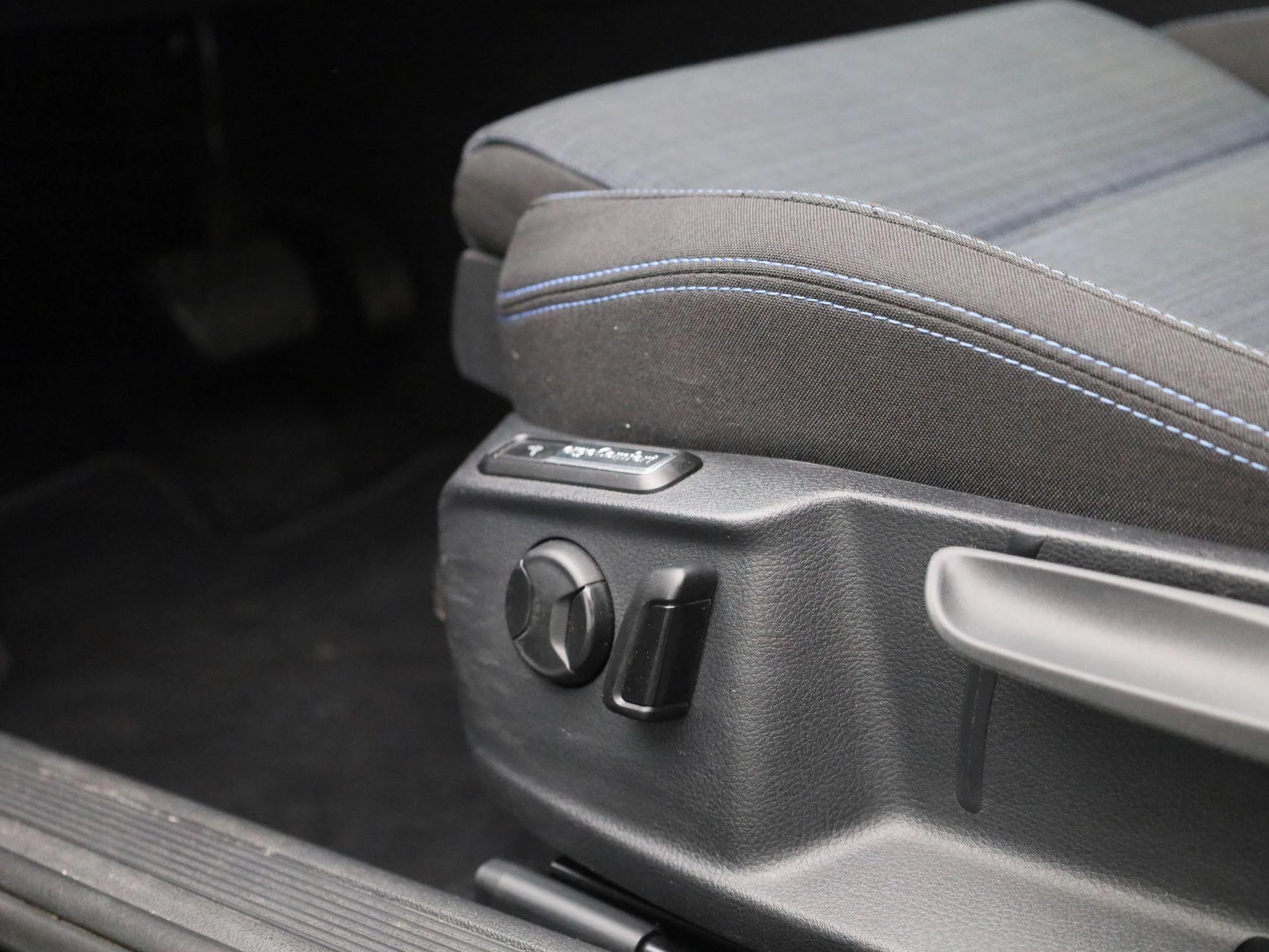 Volkswagen-Passat-image-33