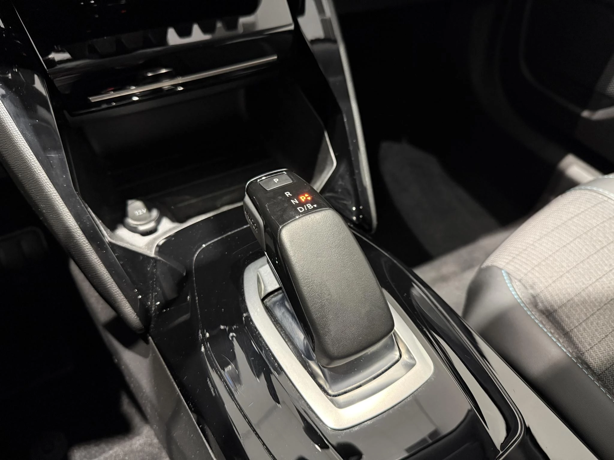Peugeot-e-2008-image-18