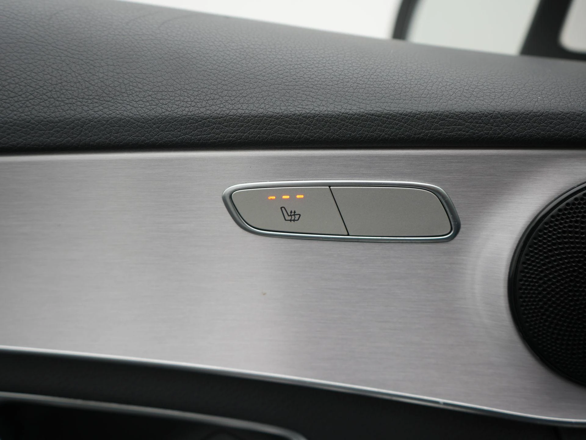 Mercedes-Benz-C-Klasse-image-38