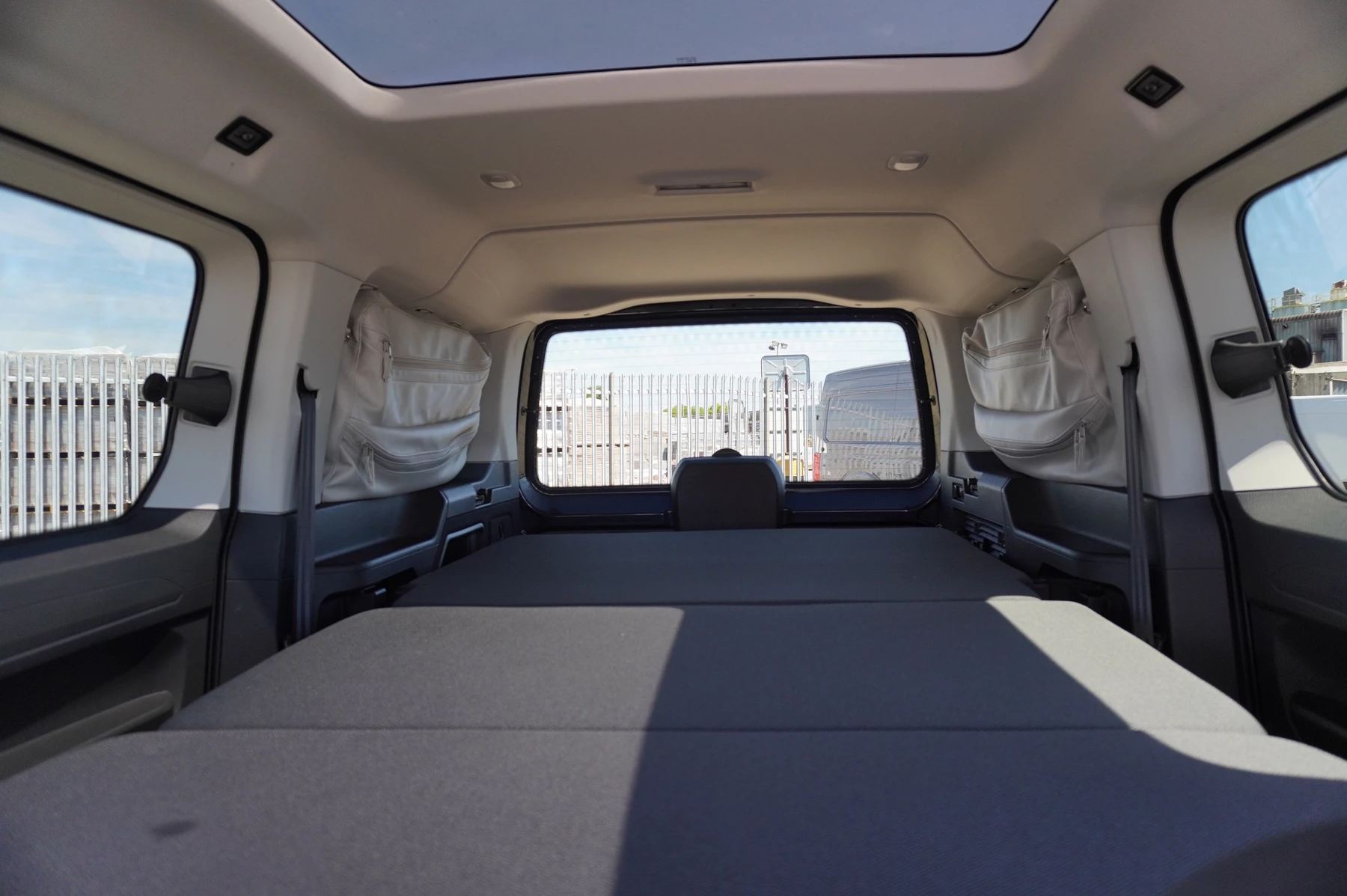 Volkswagen-Caddy-image-44