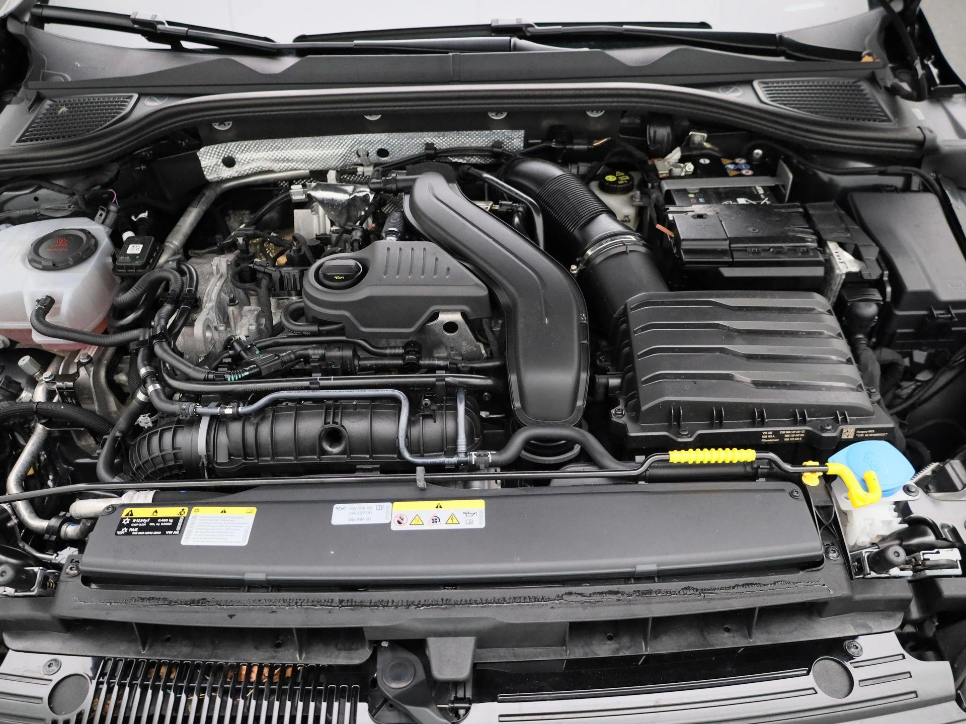 Volkswagen Golf 1.5 eTSI R-Line Edition