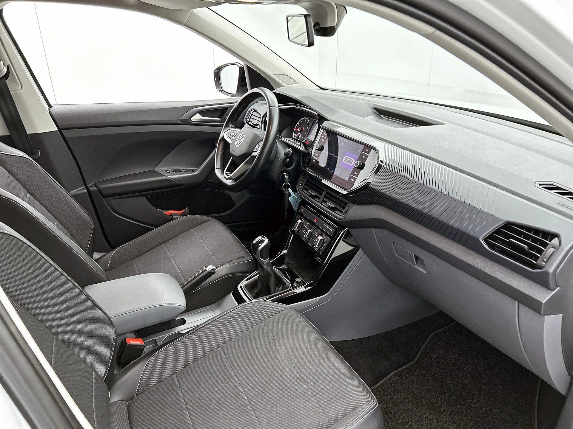 Volkswagen-T-Cross-image-21