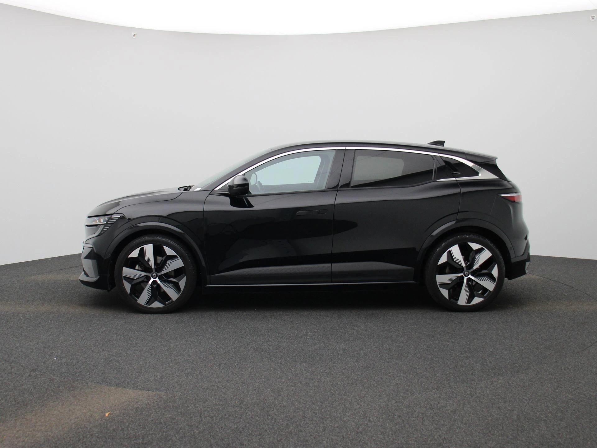 Renault-Megane E-Tech-image-3