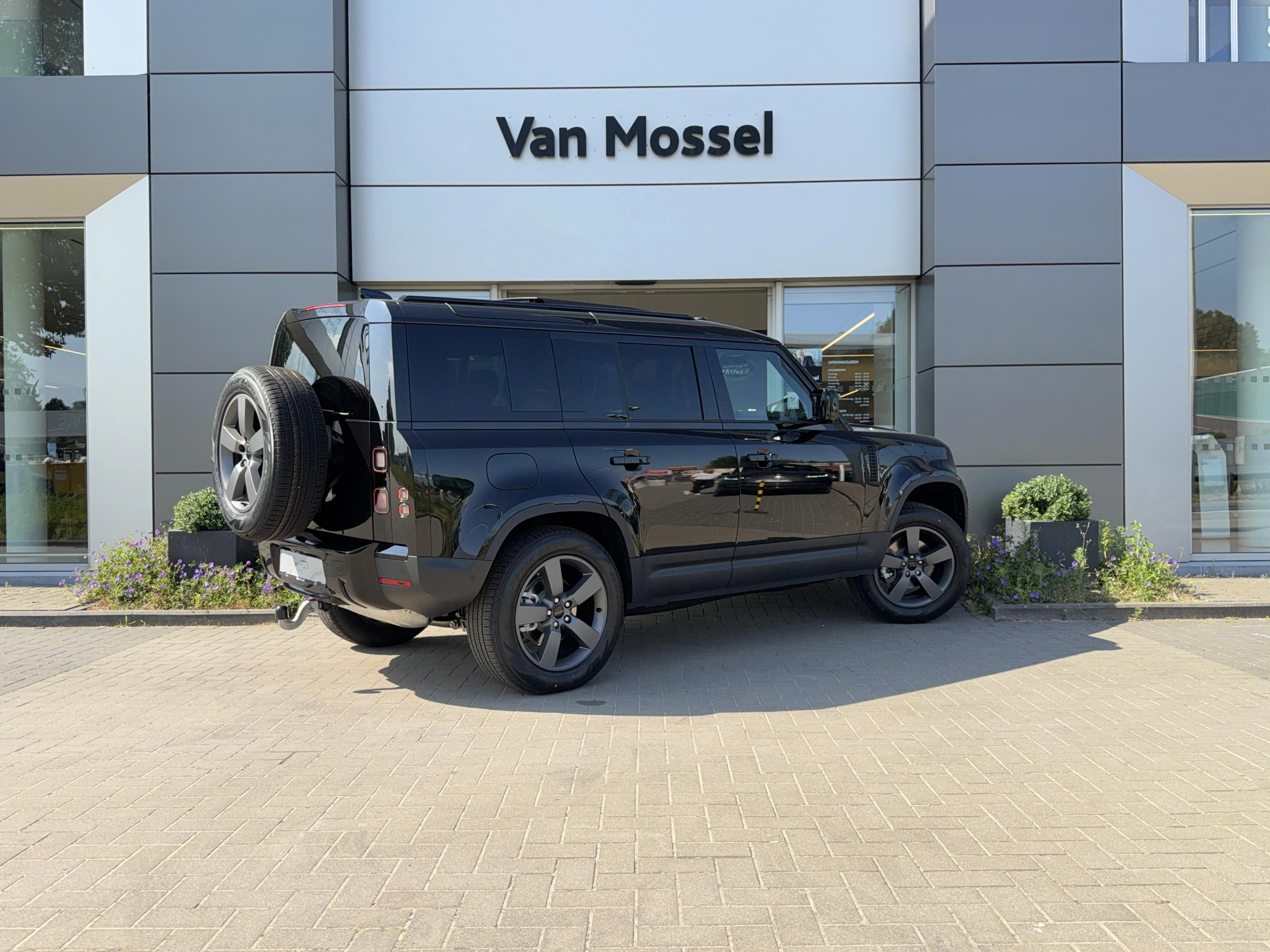 Land Rover Defender 110 D250 S edition AWD Auto. 26MY