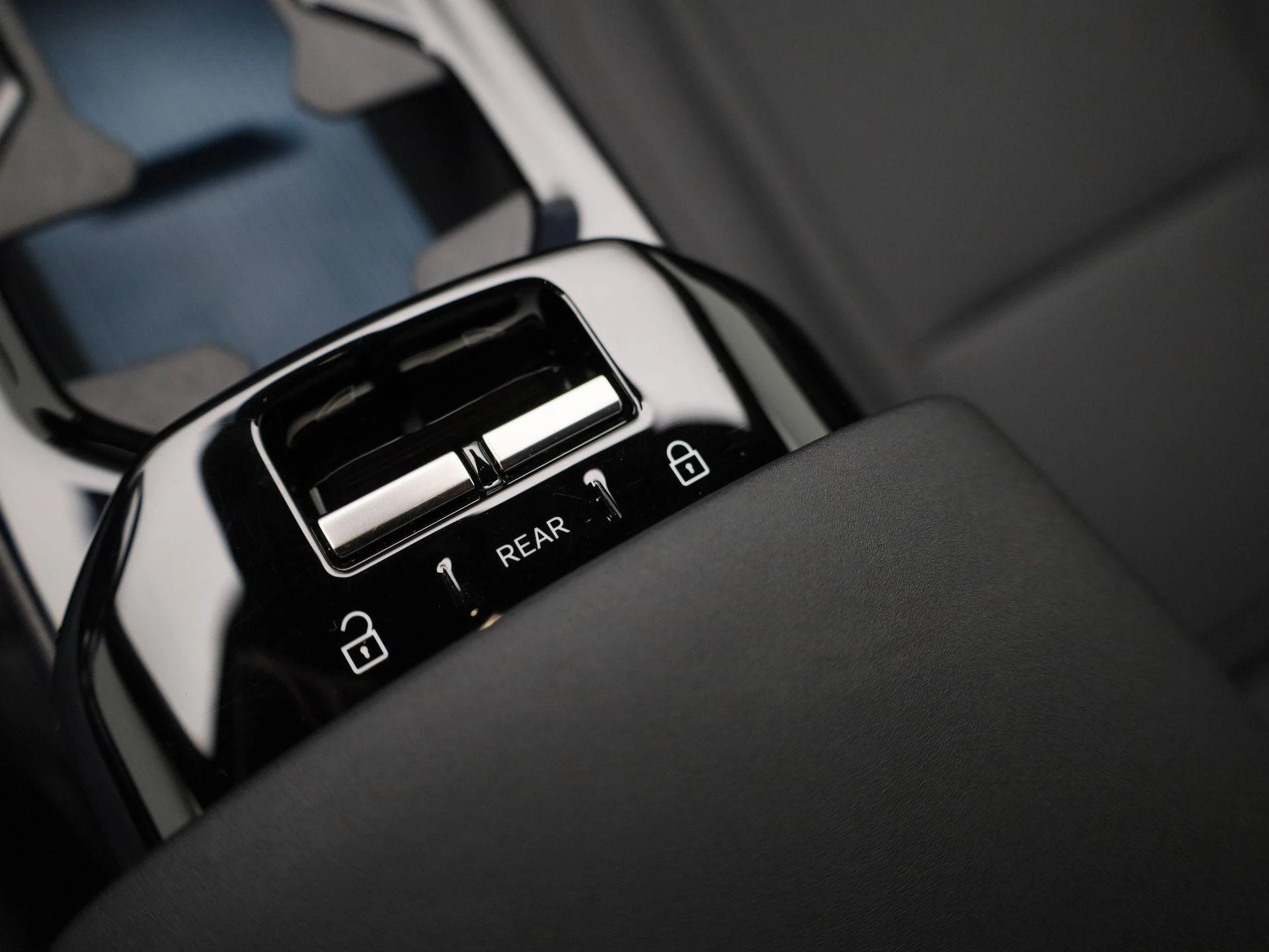 Volvo-EX30-image-24