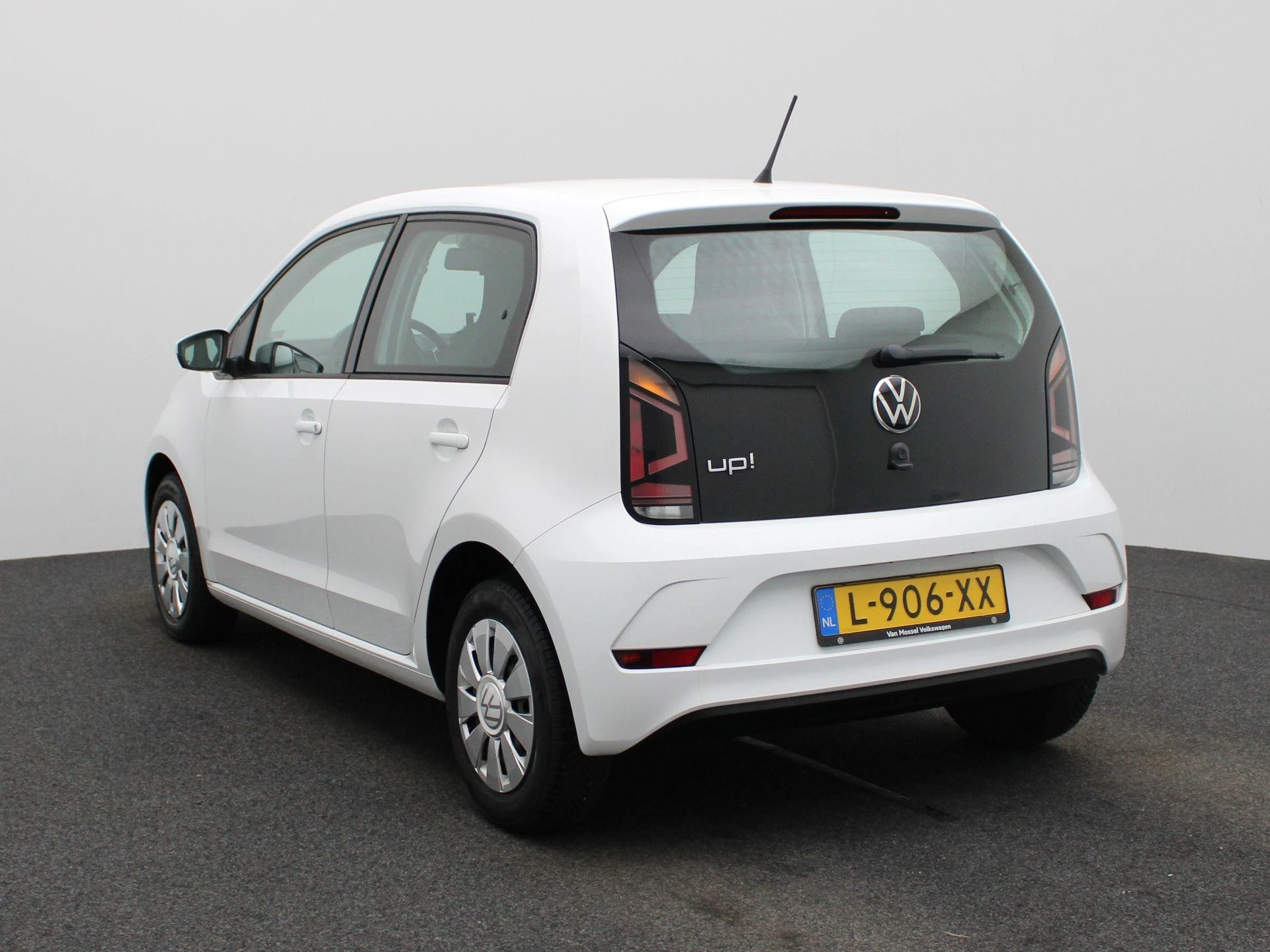 Volkswagen-up!-image-1