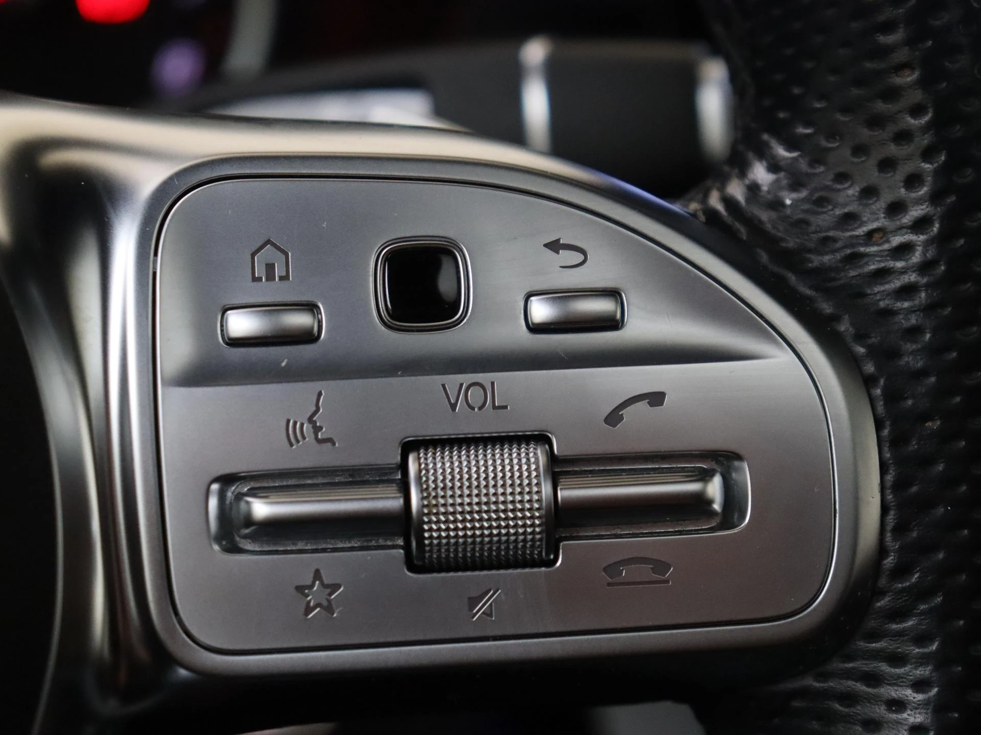 Mercedes-Benz-GLC-image-12