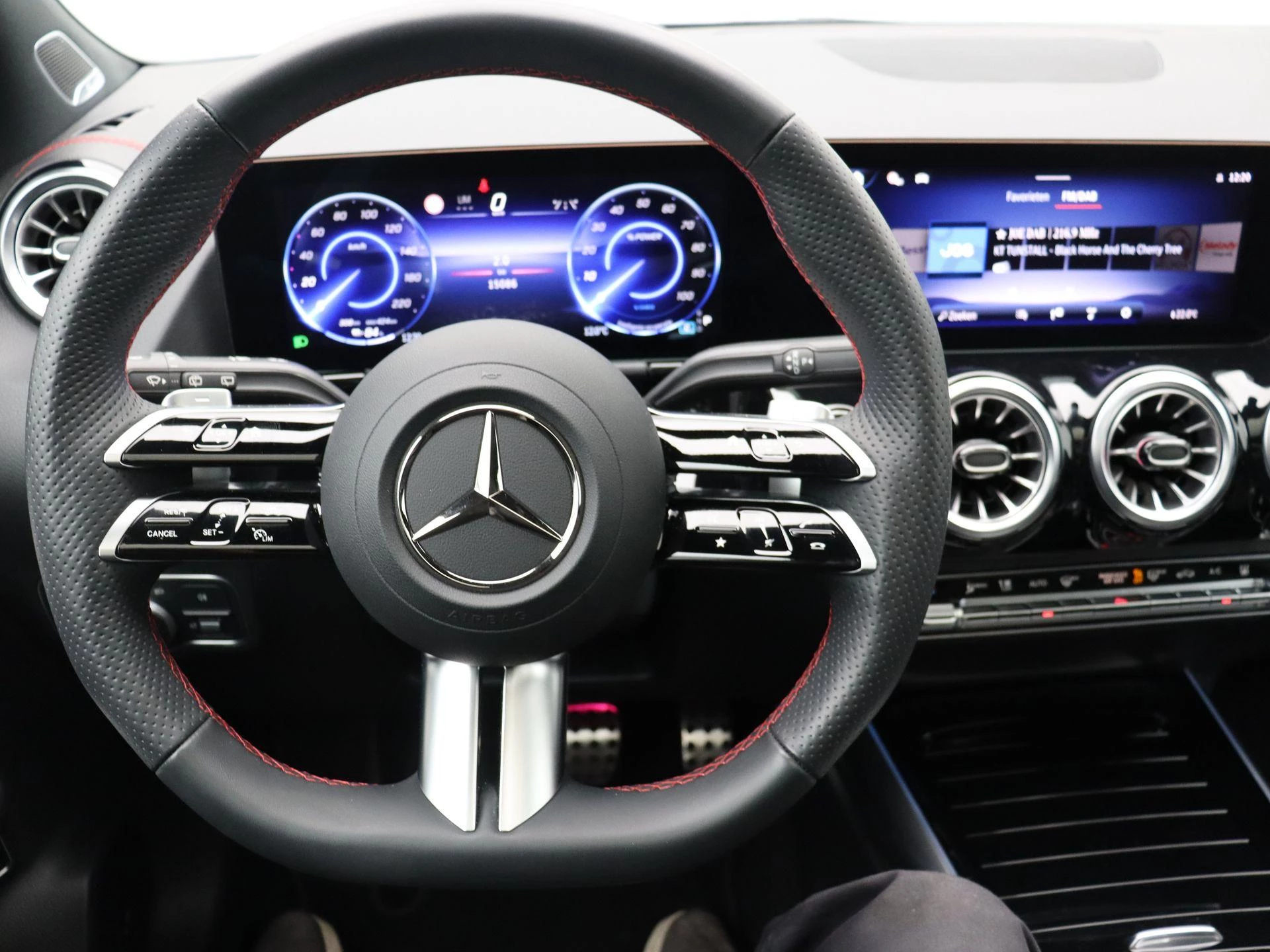 Mercedes-Benz EQA 250+ STAR EDITION + AMG + PANO DAK + BURMESTER + TREKHAAK + HEAD UP