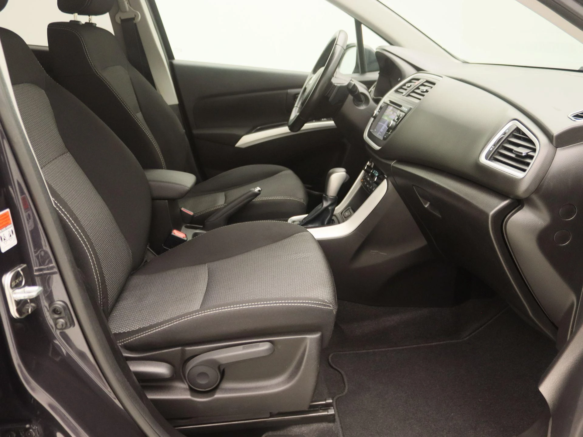 Suzuki-S-Cross-image-24