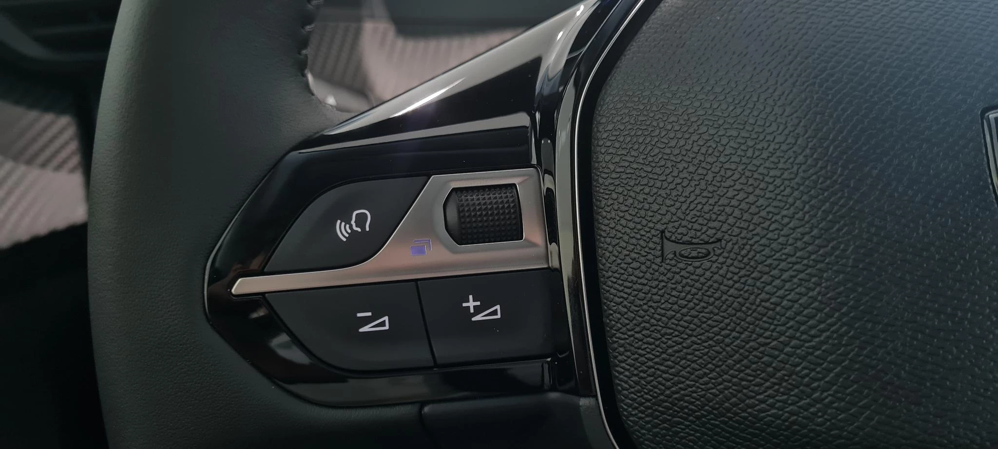 Peugeot-e-208-image-19