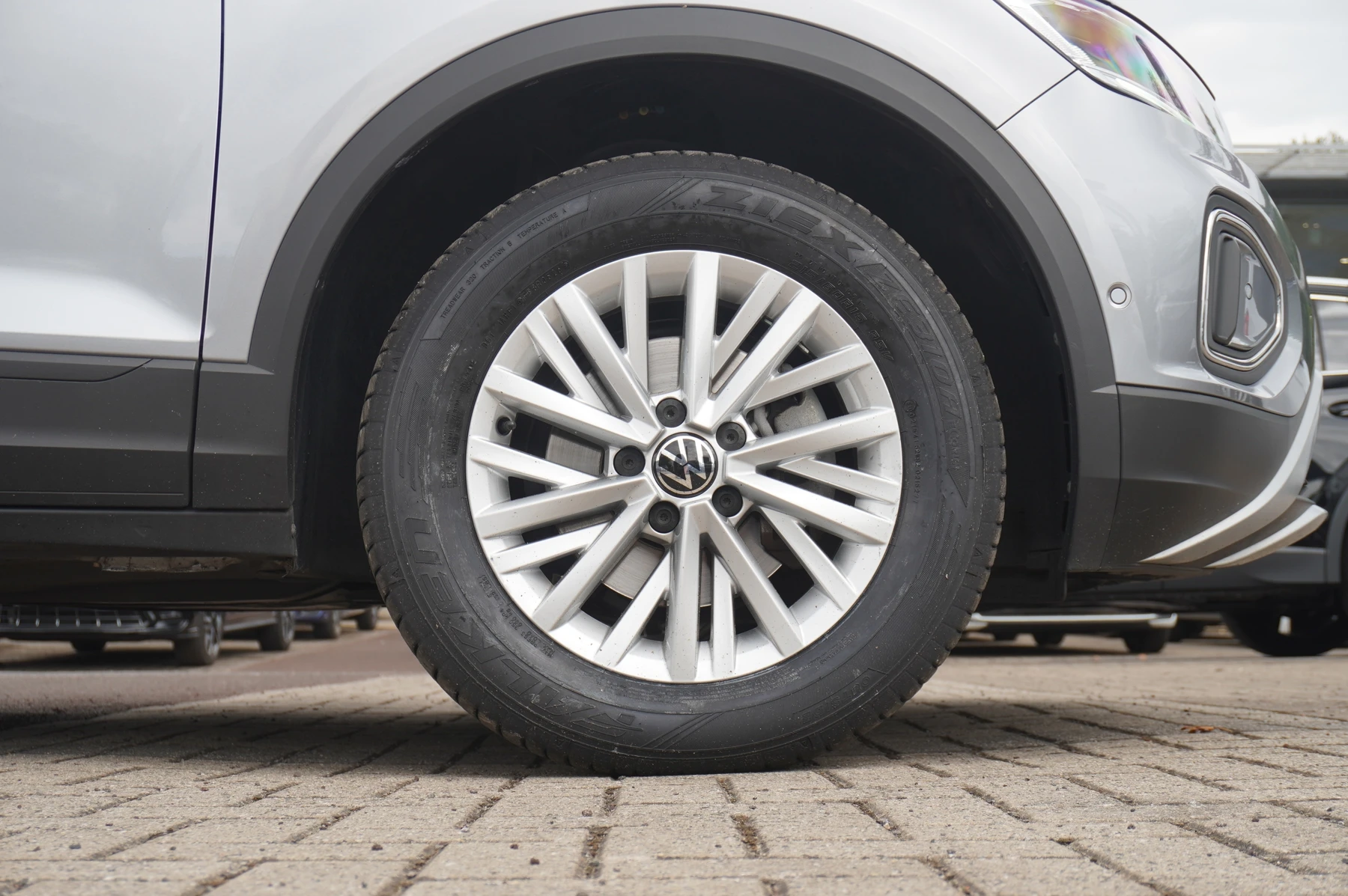 Volkswagen-T-Roc-image-19
