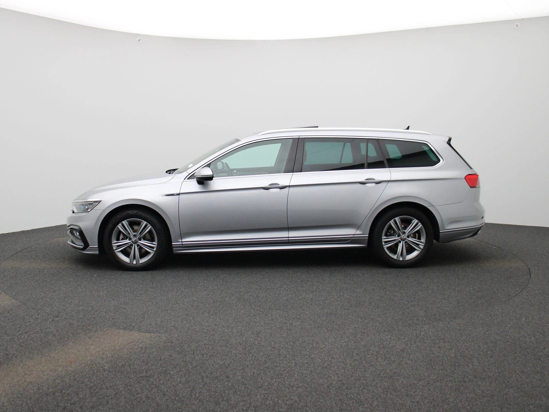 Volkswagen-Passat-image-3