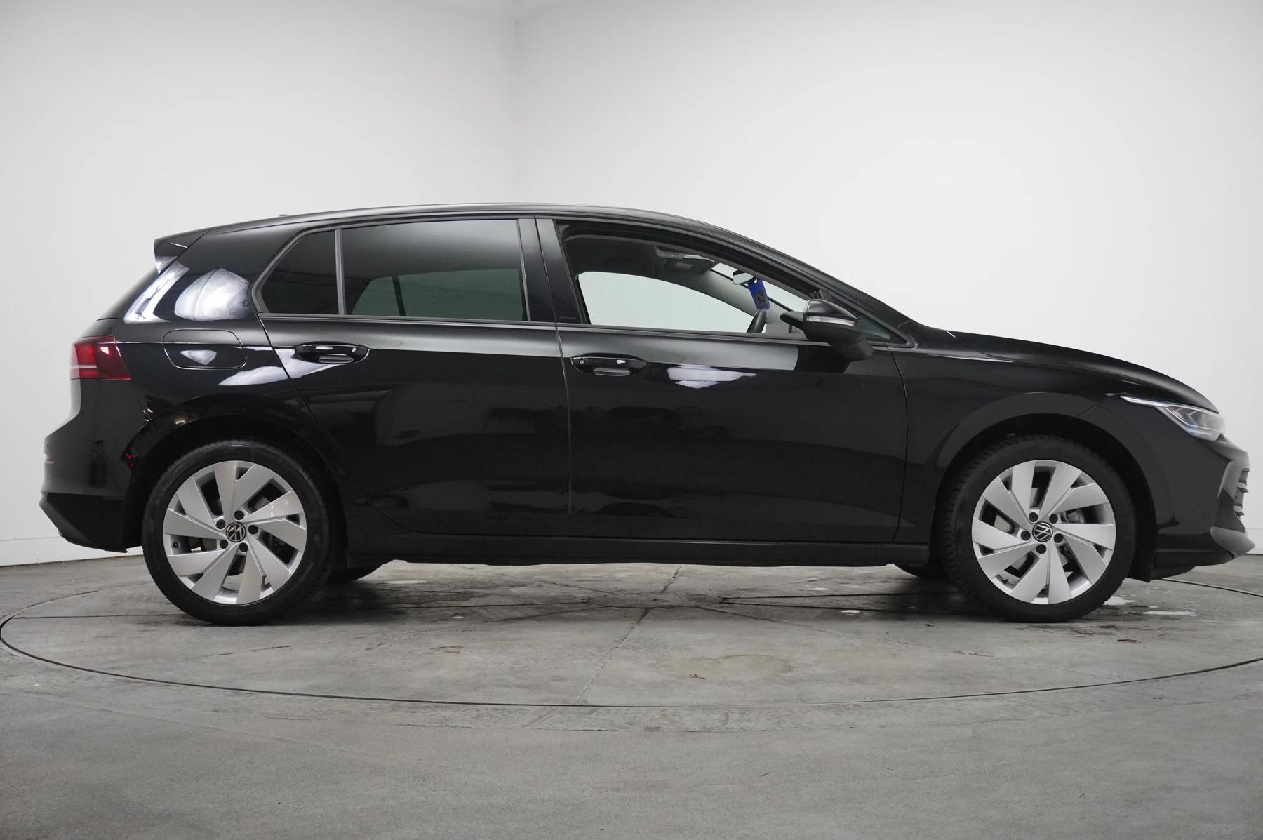 Volkswagen-Golf-image-3