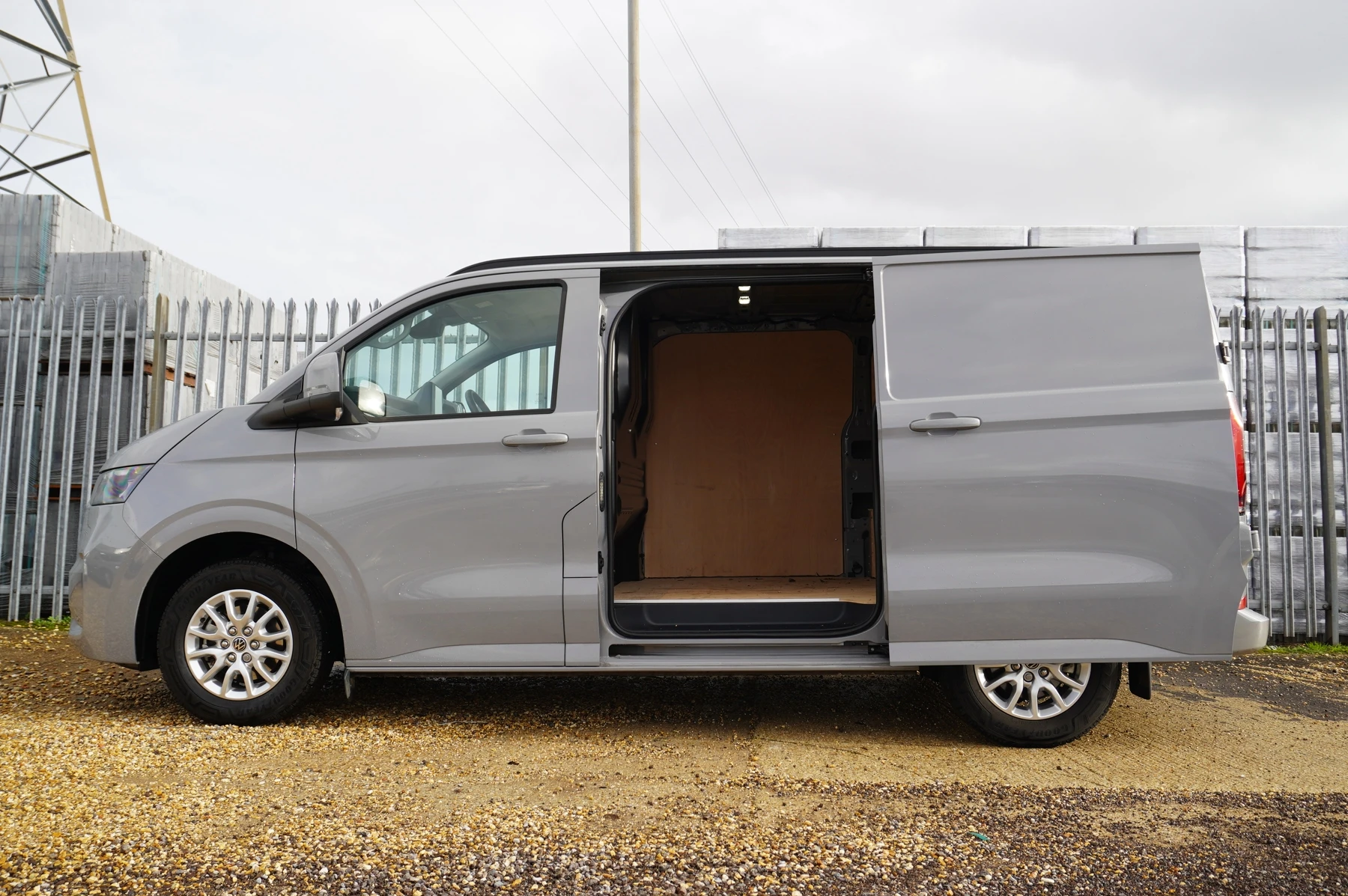 Volkswagen-Transporter-image-47