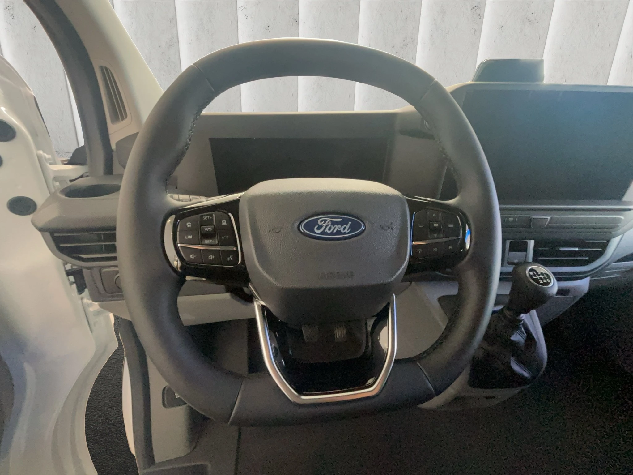 Ford-Transit Custom-image-11