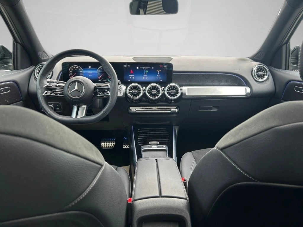 Mercedes-Benz-GLB 200-image-10