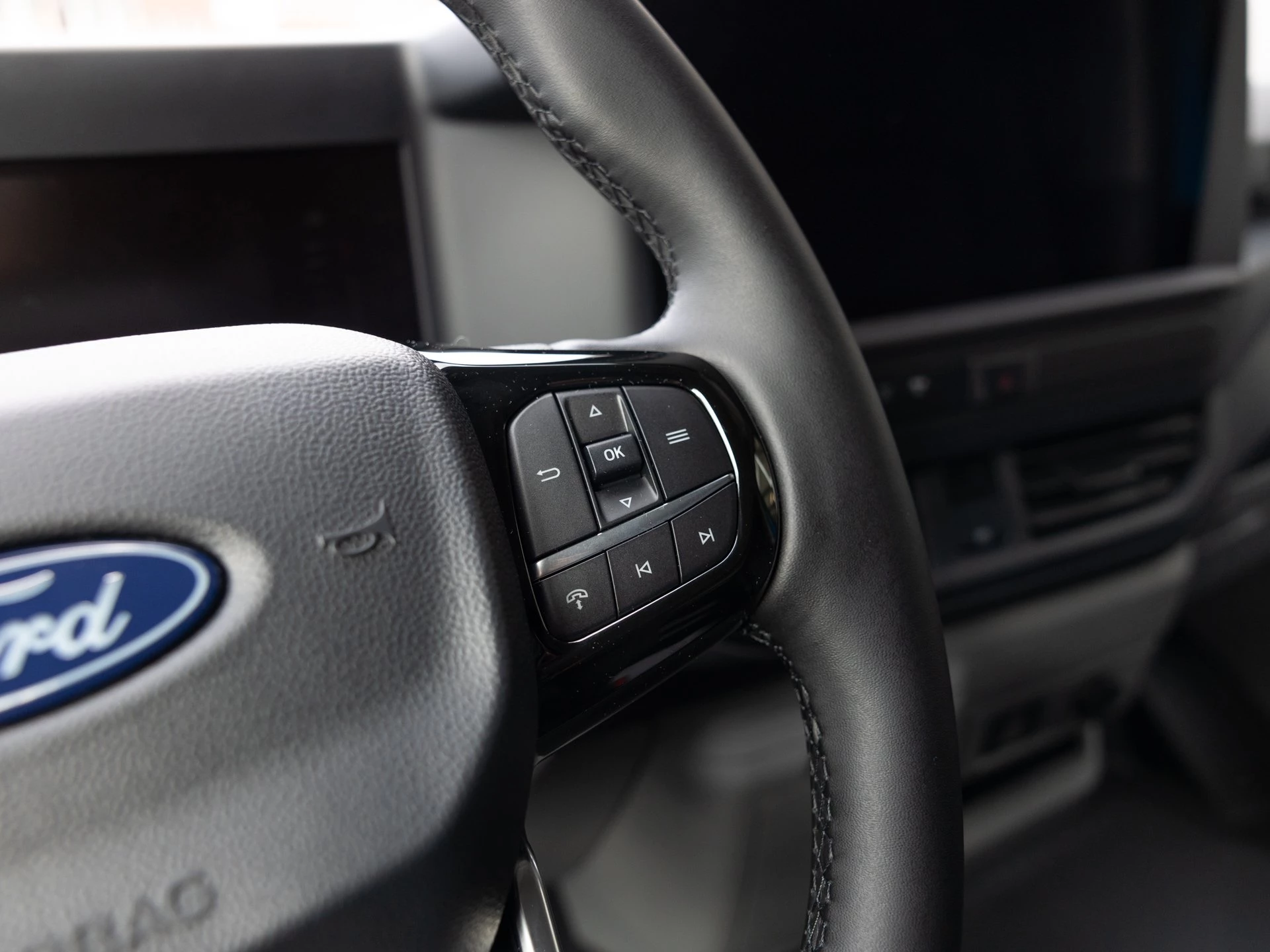 Ford-Transit Custom-image-14