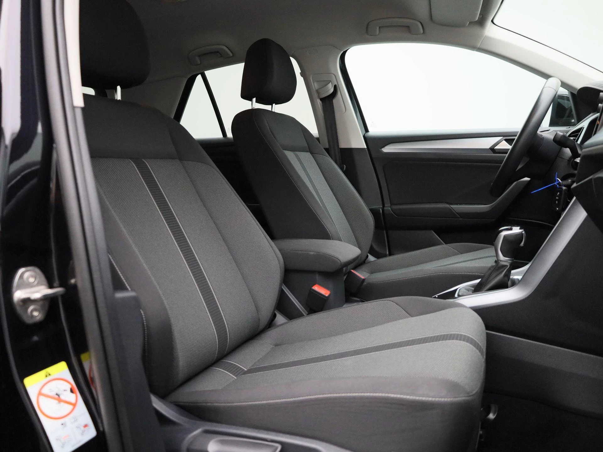 Volkswagen-T-Roc-image-34