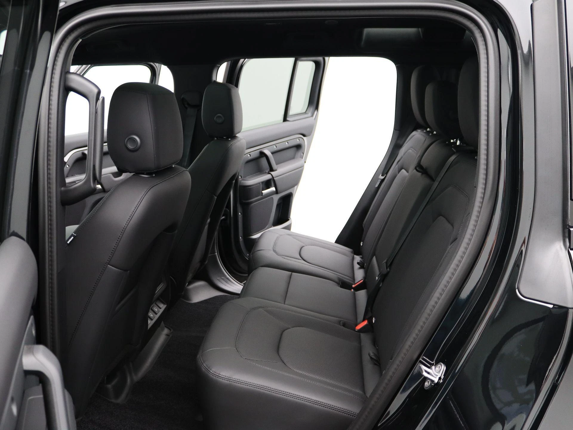 Land Rover Defender 110 2.0 P300e 110 Dynamic SE Edition