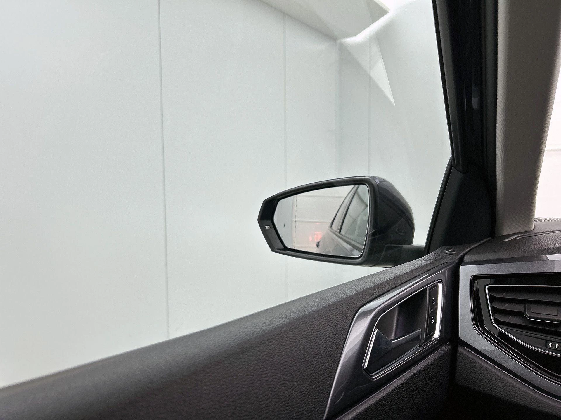 Volkswagen-Polo-image-19